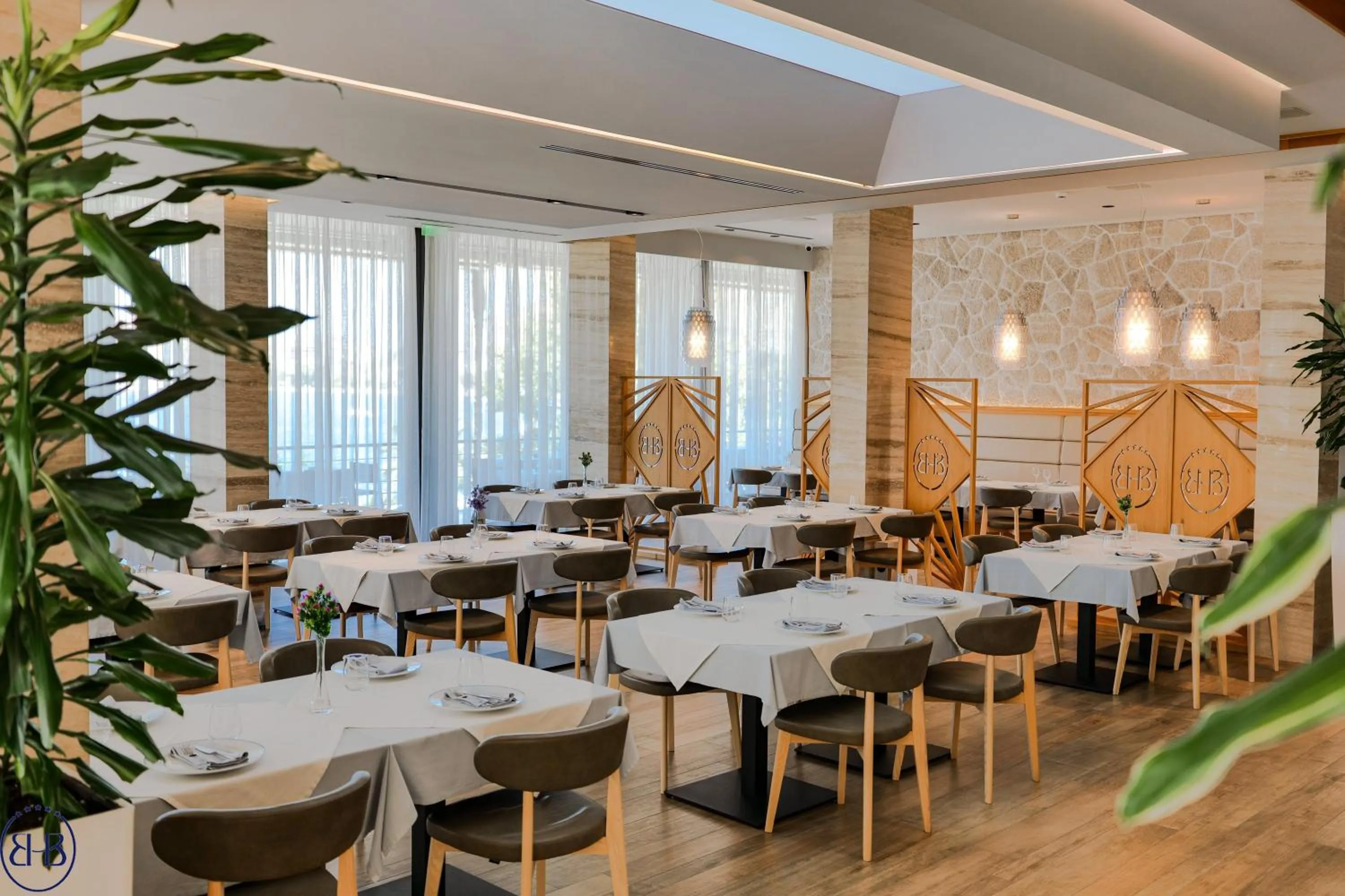 Restaurant/places to eat in Hotel Saranda Butrinti, Affiliated by Melia