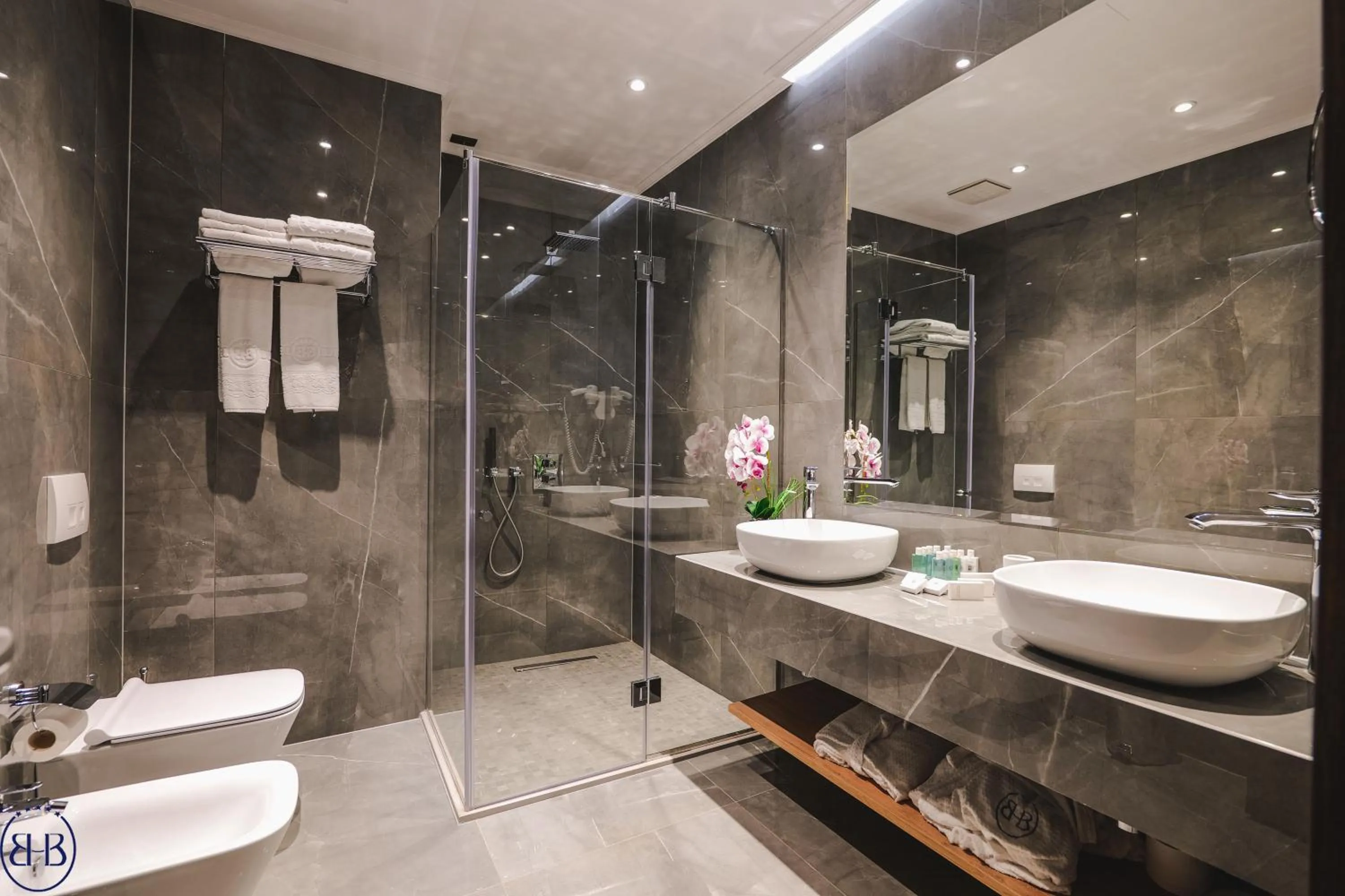 Shower in Hotel Saranda Butrinti, Affiliated by Melia