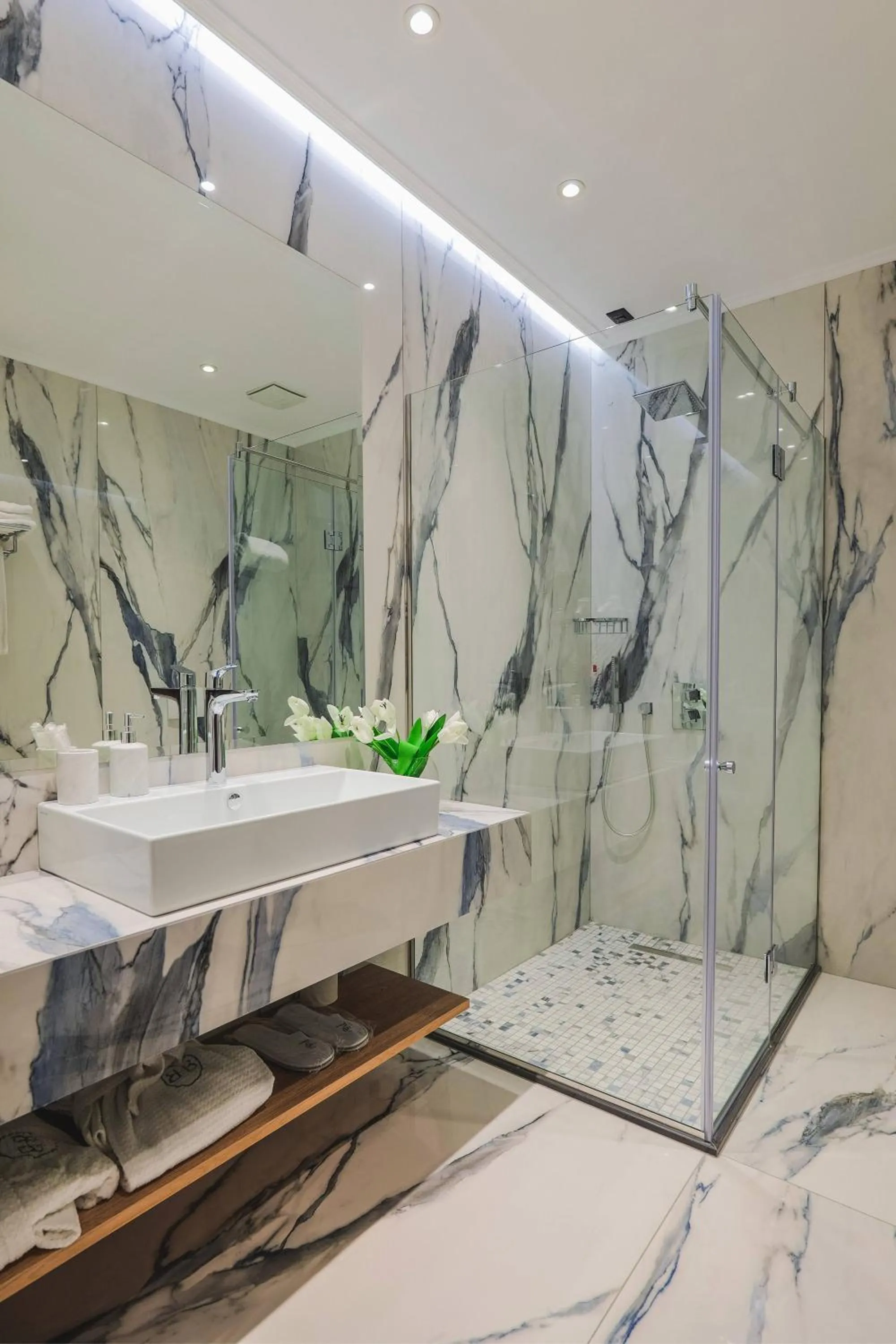 Bathroom in Hotel Saranda Butrinti Affiliated by Meliá