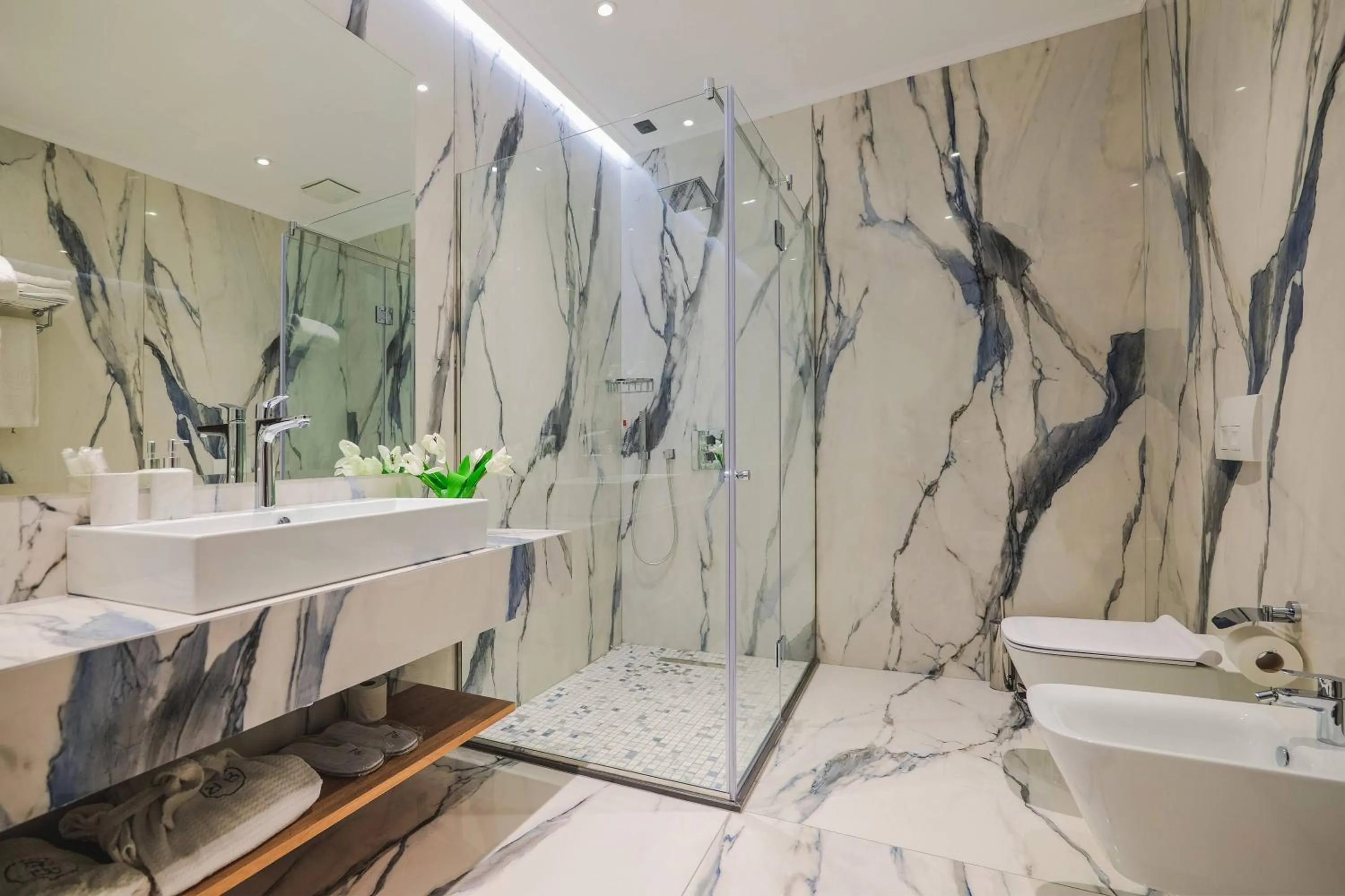 Bathroom in Hotel Saranda Butrinti Affiliated by Meliá