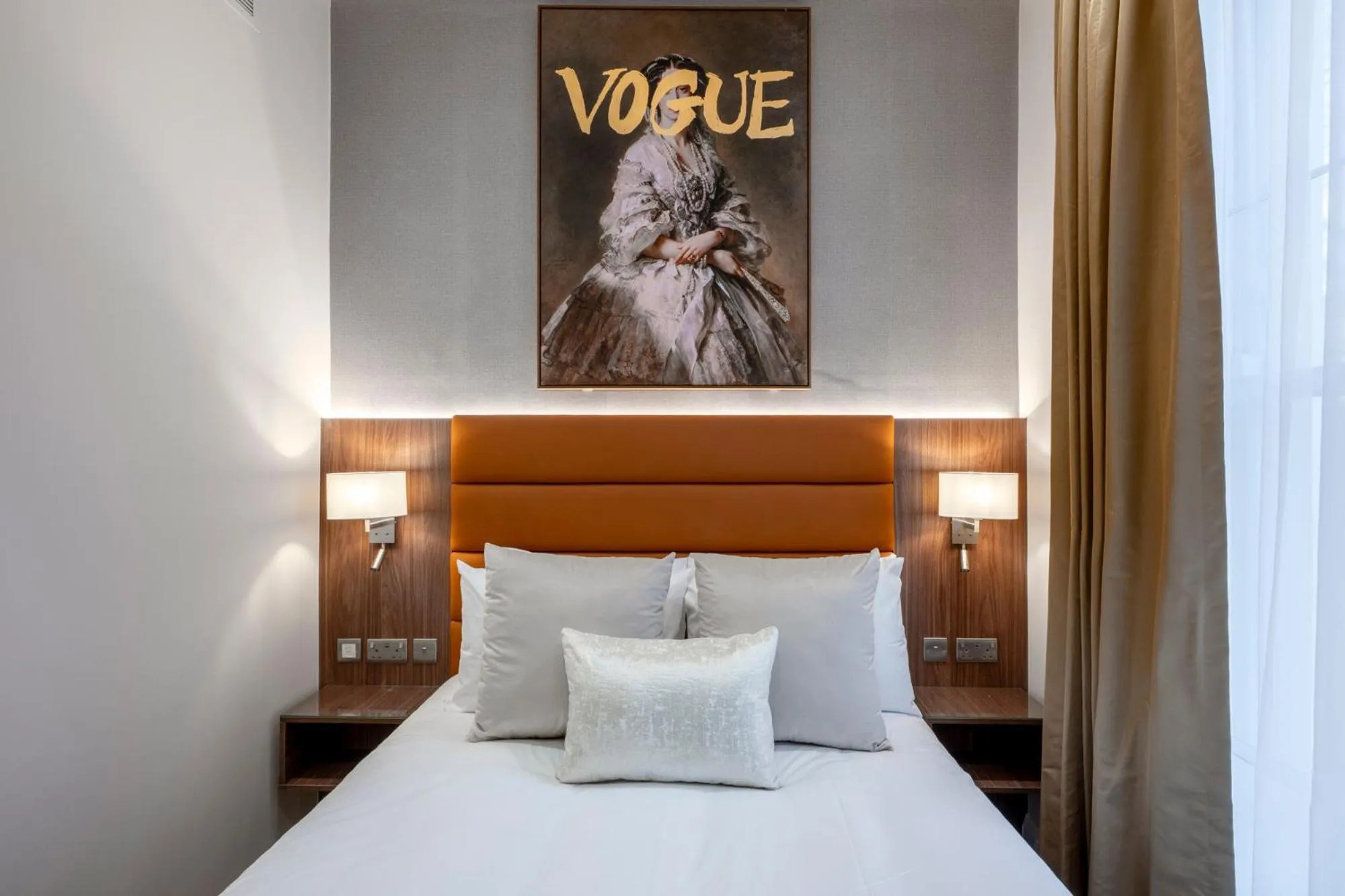 Bedroom, Bed in The Castleton Hotel