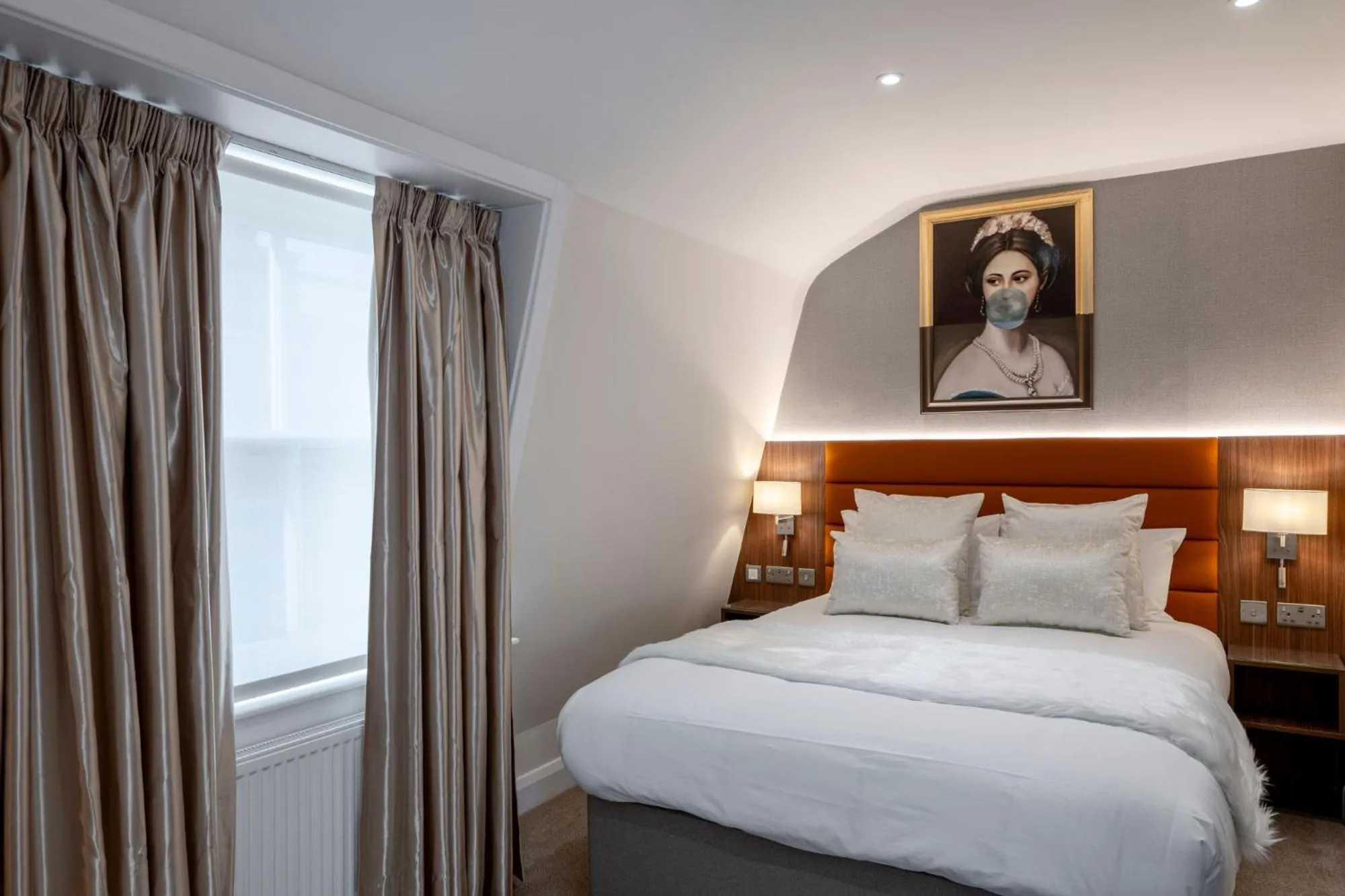 Bedroom, Bed in The Castleton Hotel