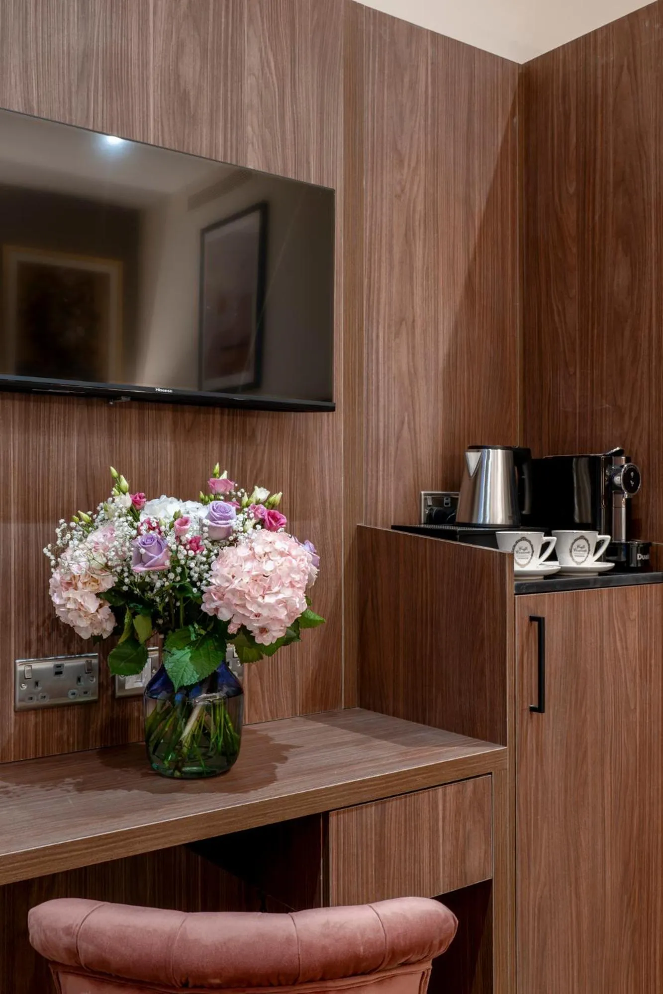 Coffee/tea facilities in The Castleton Hotel