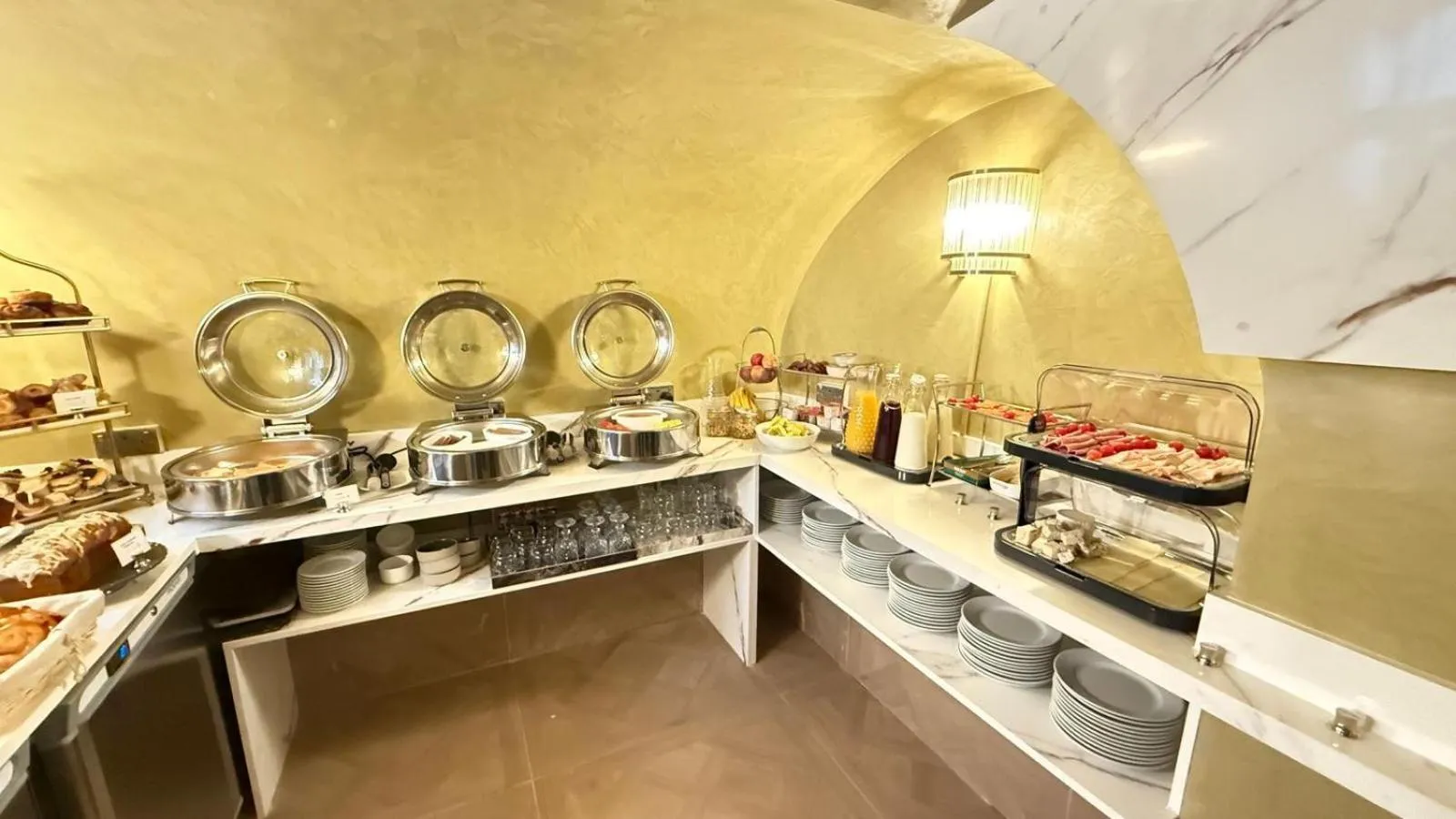 Breakfast in The Castleton Hotel