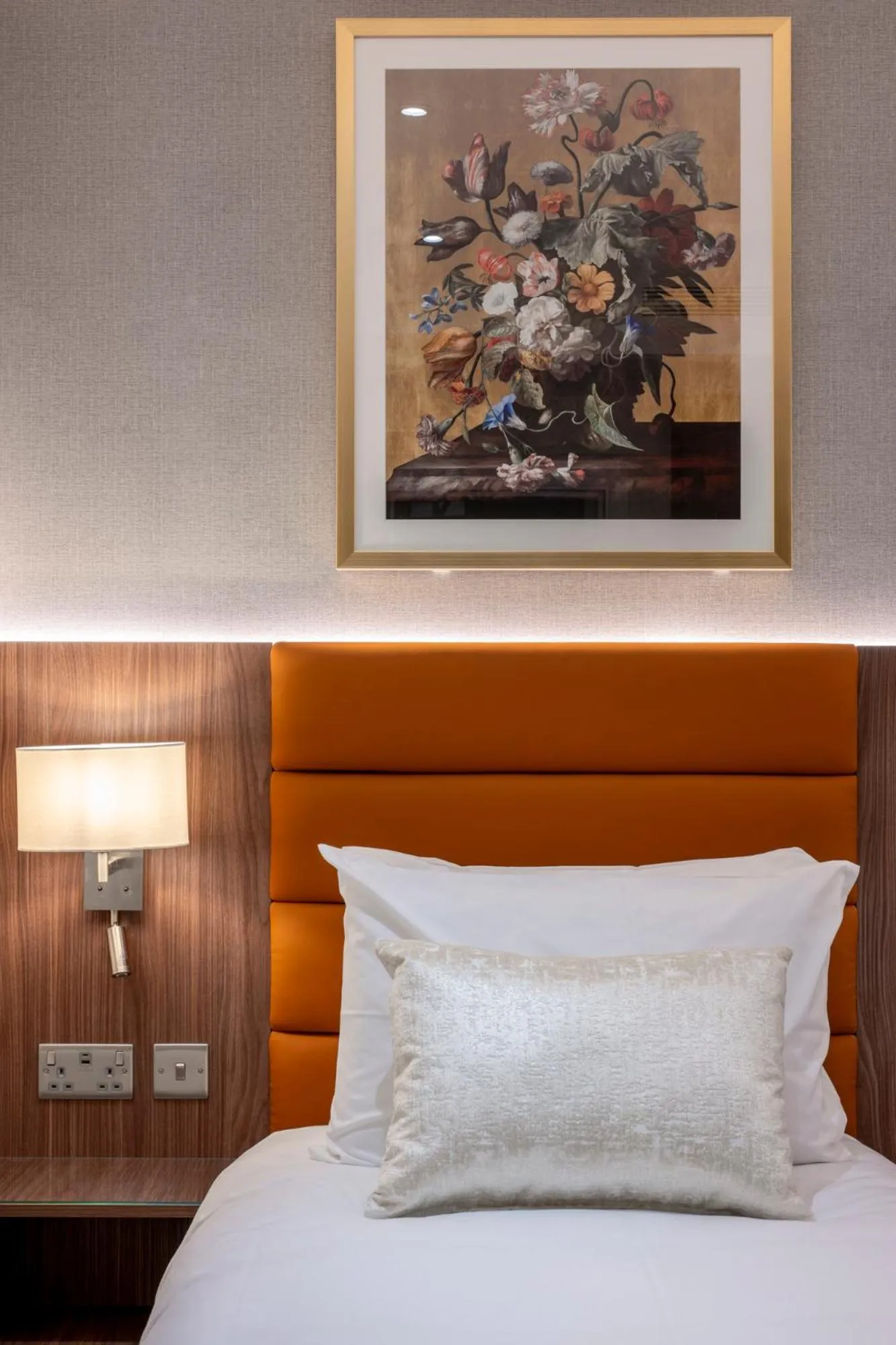 Bed in The Castleton Hotel