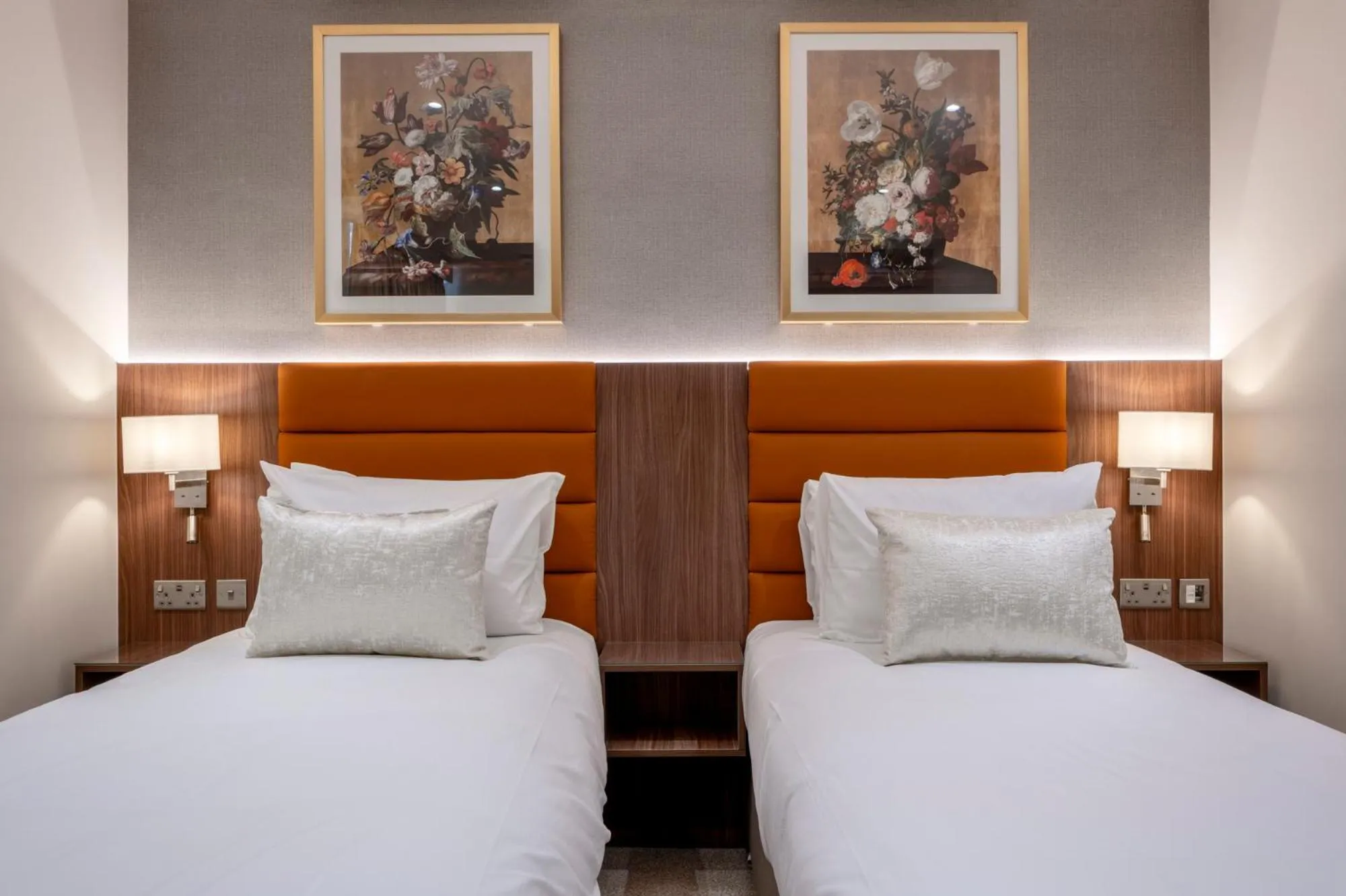 Bed in The Castleton Hotel