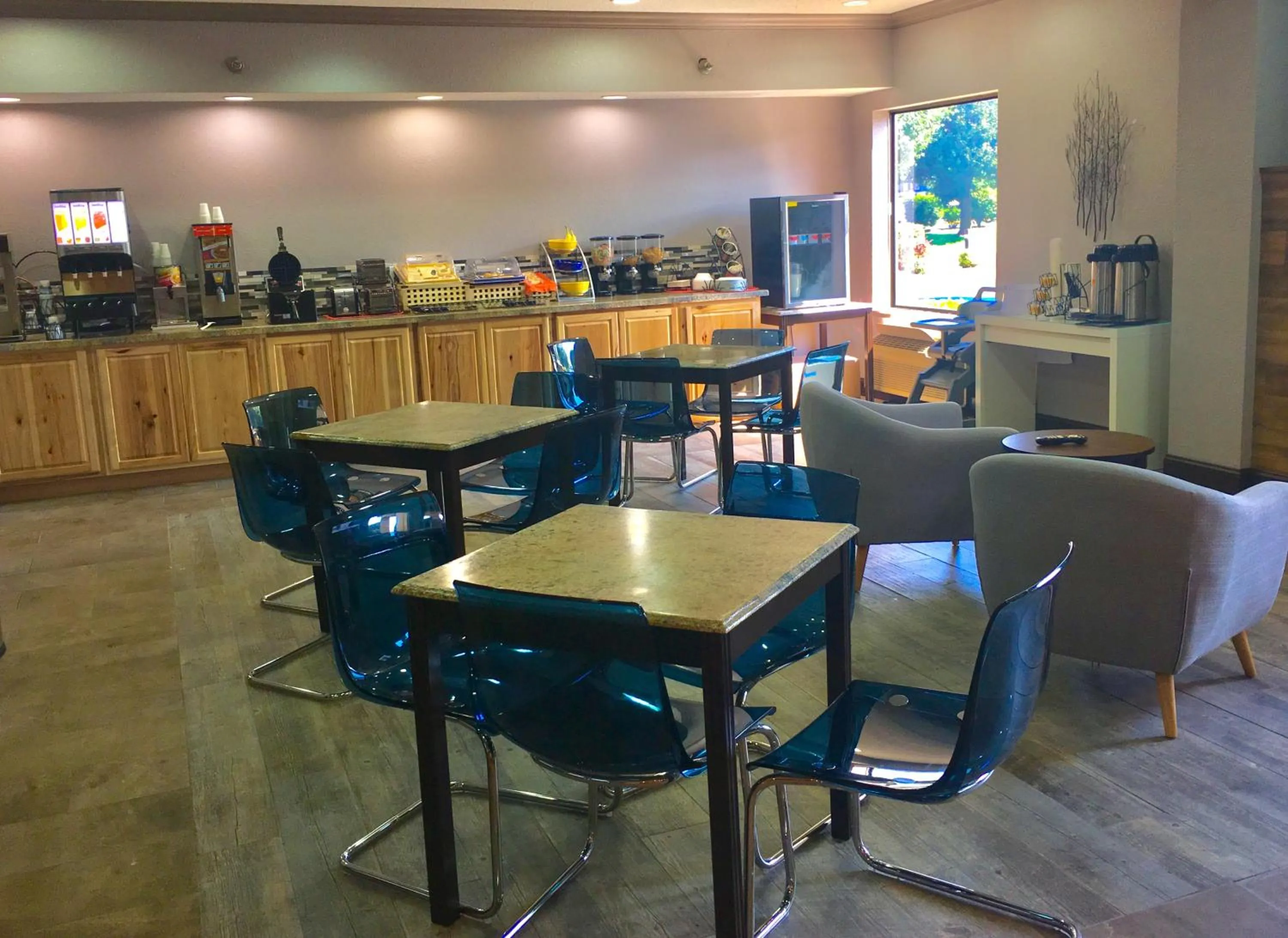 Restaurant/places to eat in Baymont by Wyndham O'Fallon St. Louis Area