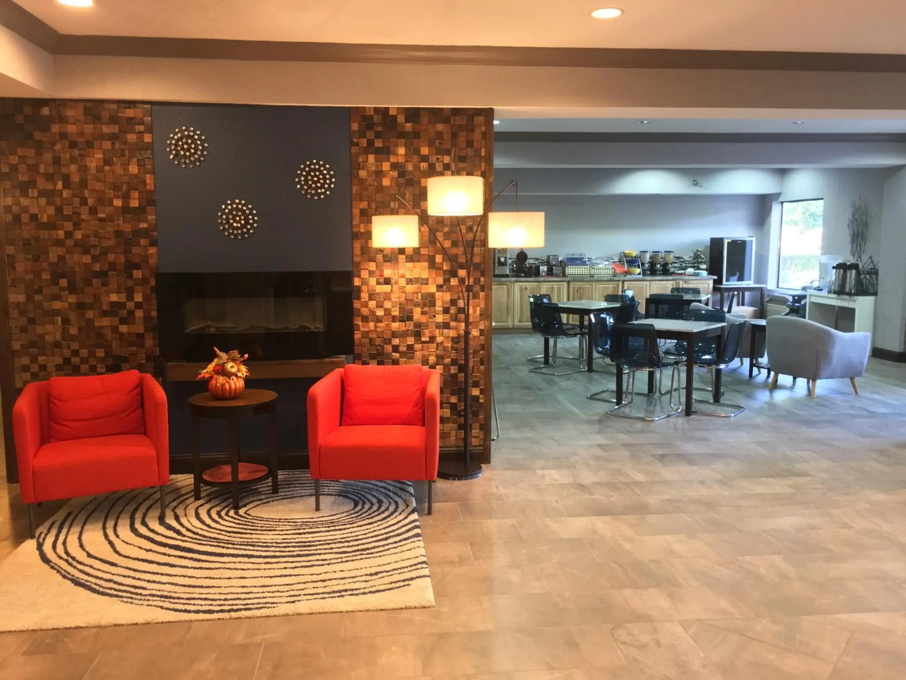 Seating area in Baymont by Wyndham O'Fallon St. Louis Area