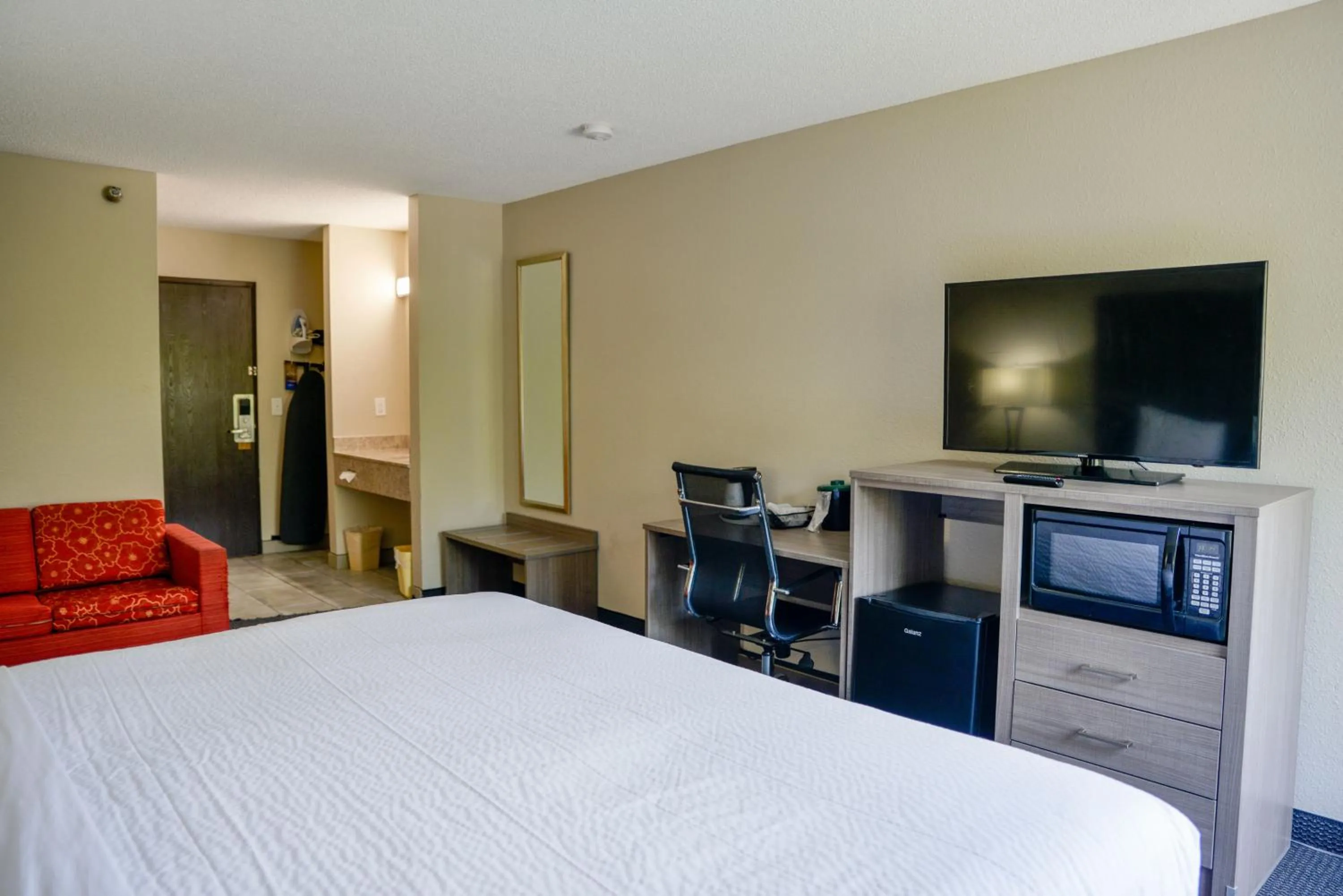 Bedroom, Bed in Baymont by Wyndham O'Fallon St. Louis Area