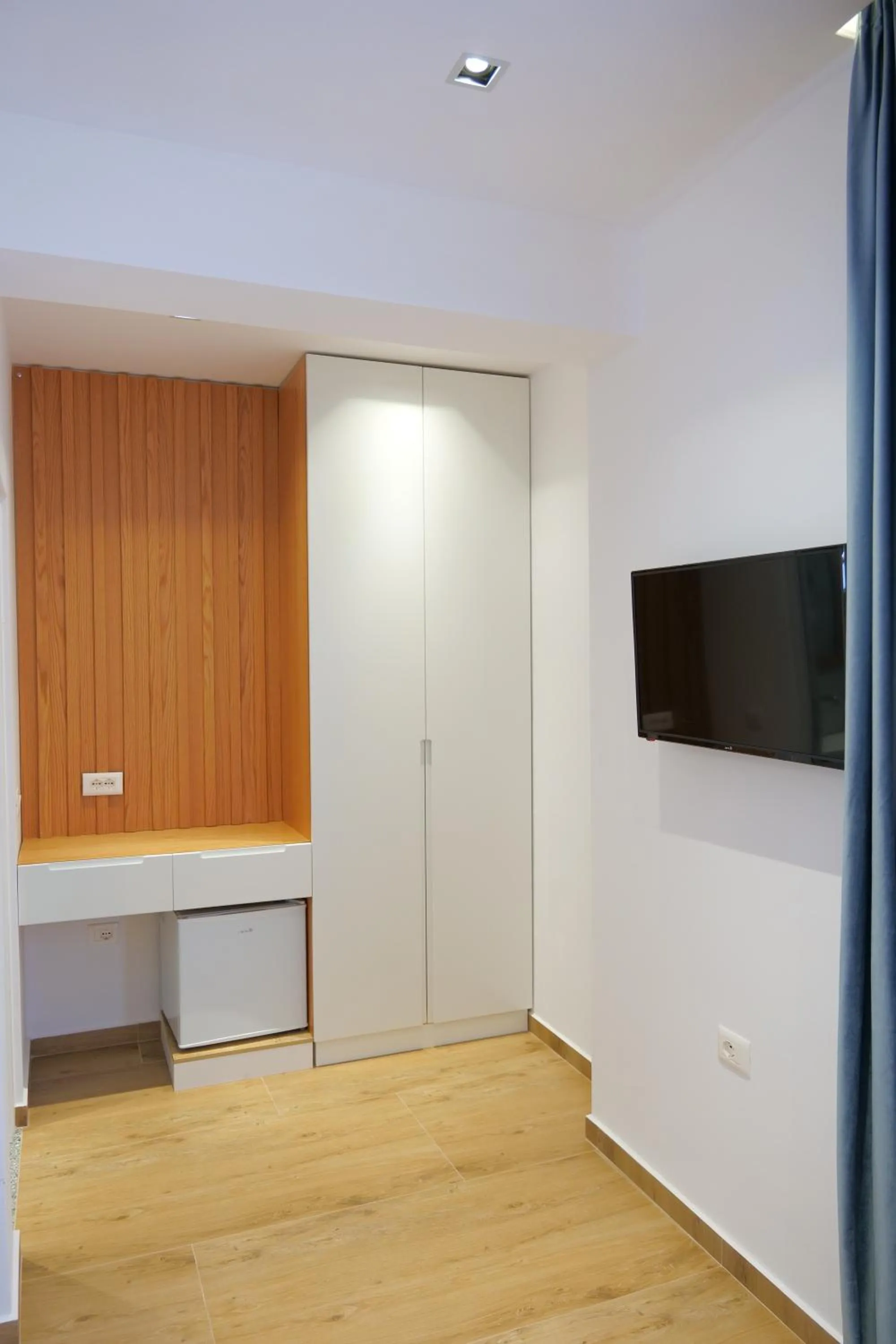 Bedroom in Summer Point Hotel