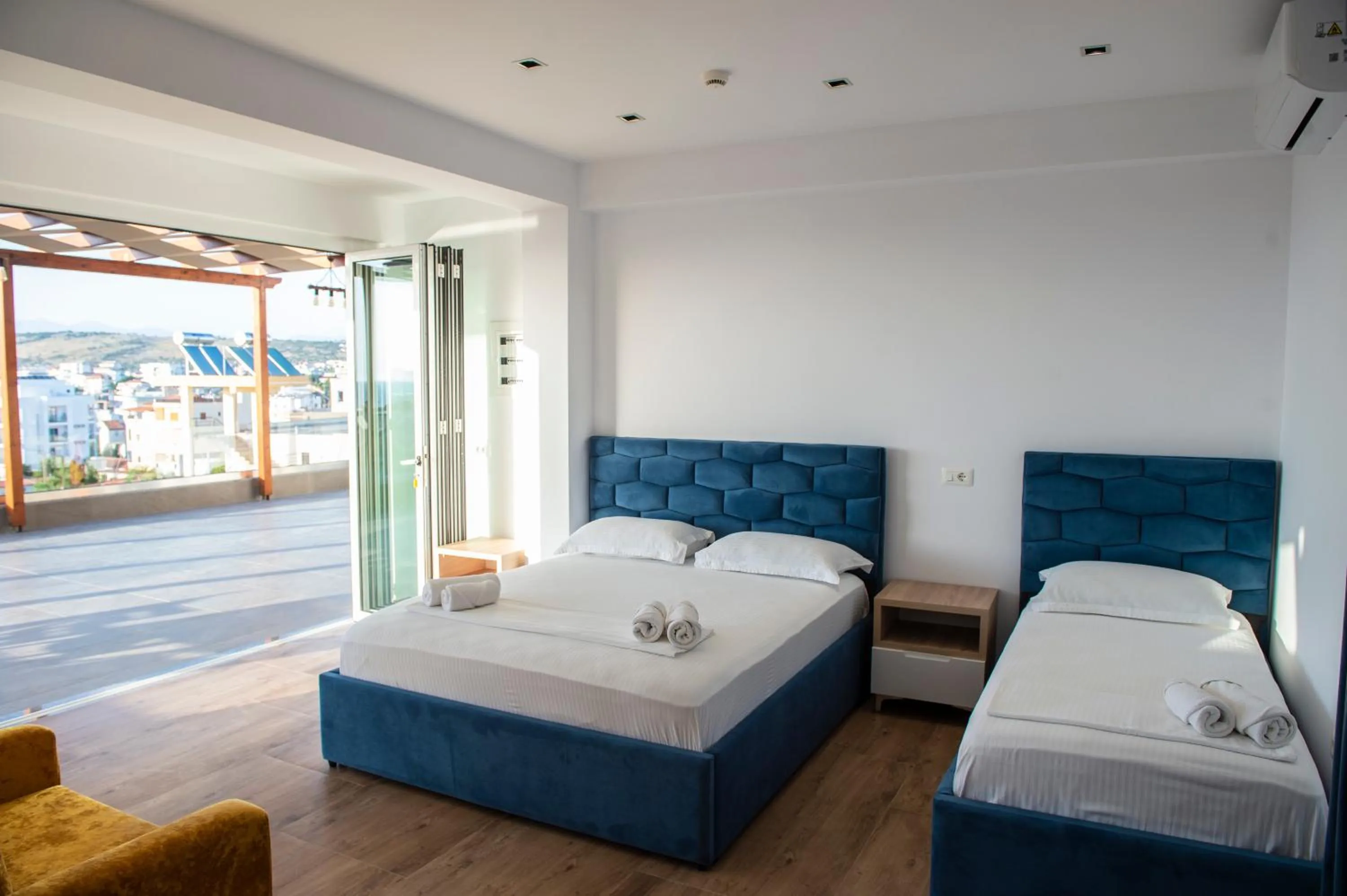 Bedroom, Bed in Summer Point Hotel