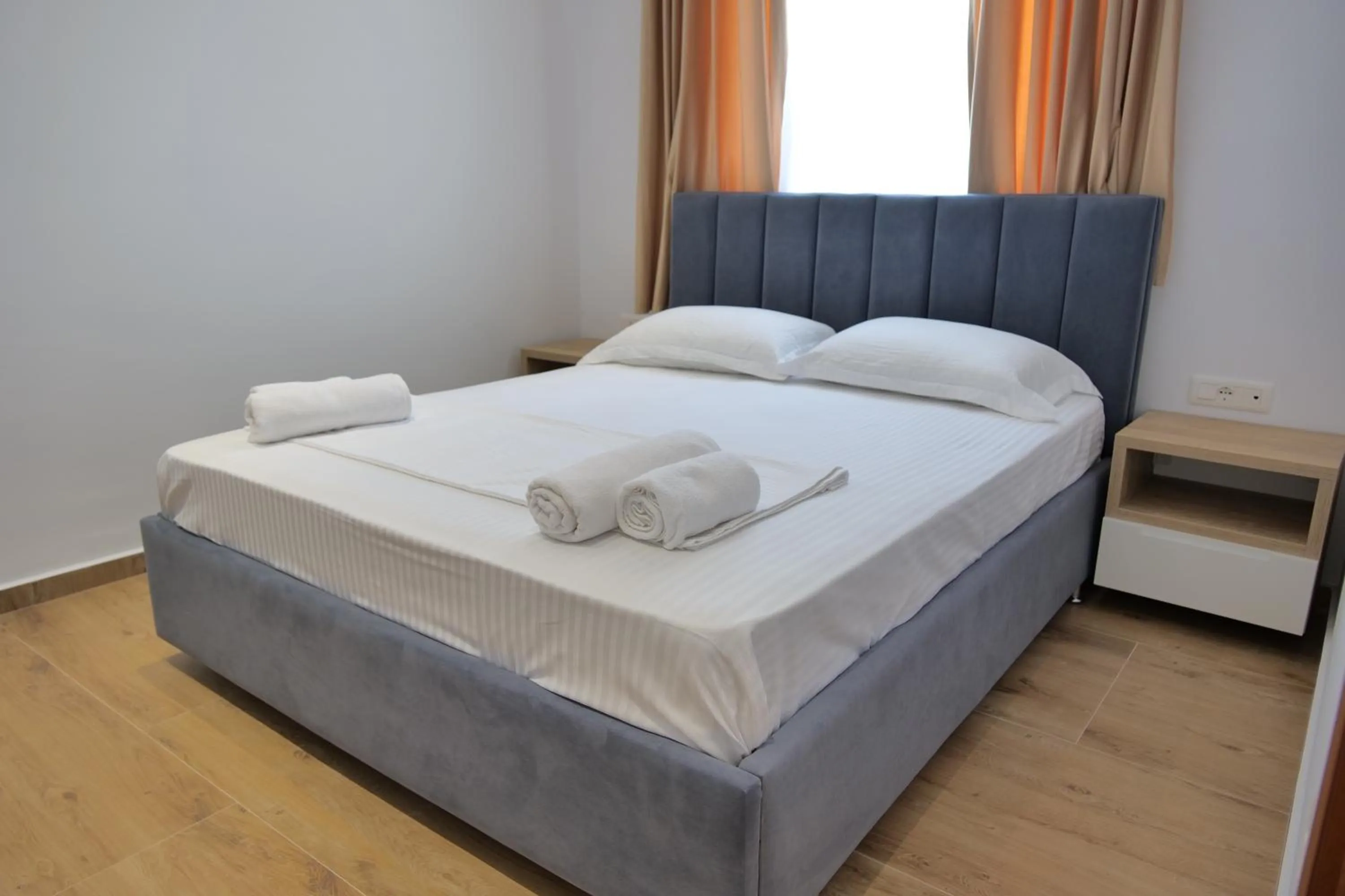 Bedroom, Bed in Summer Point Hotel