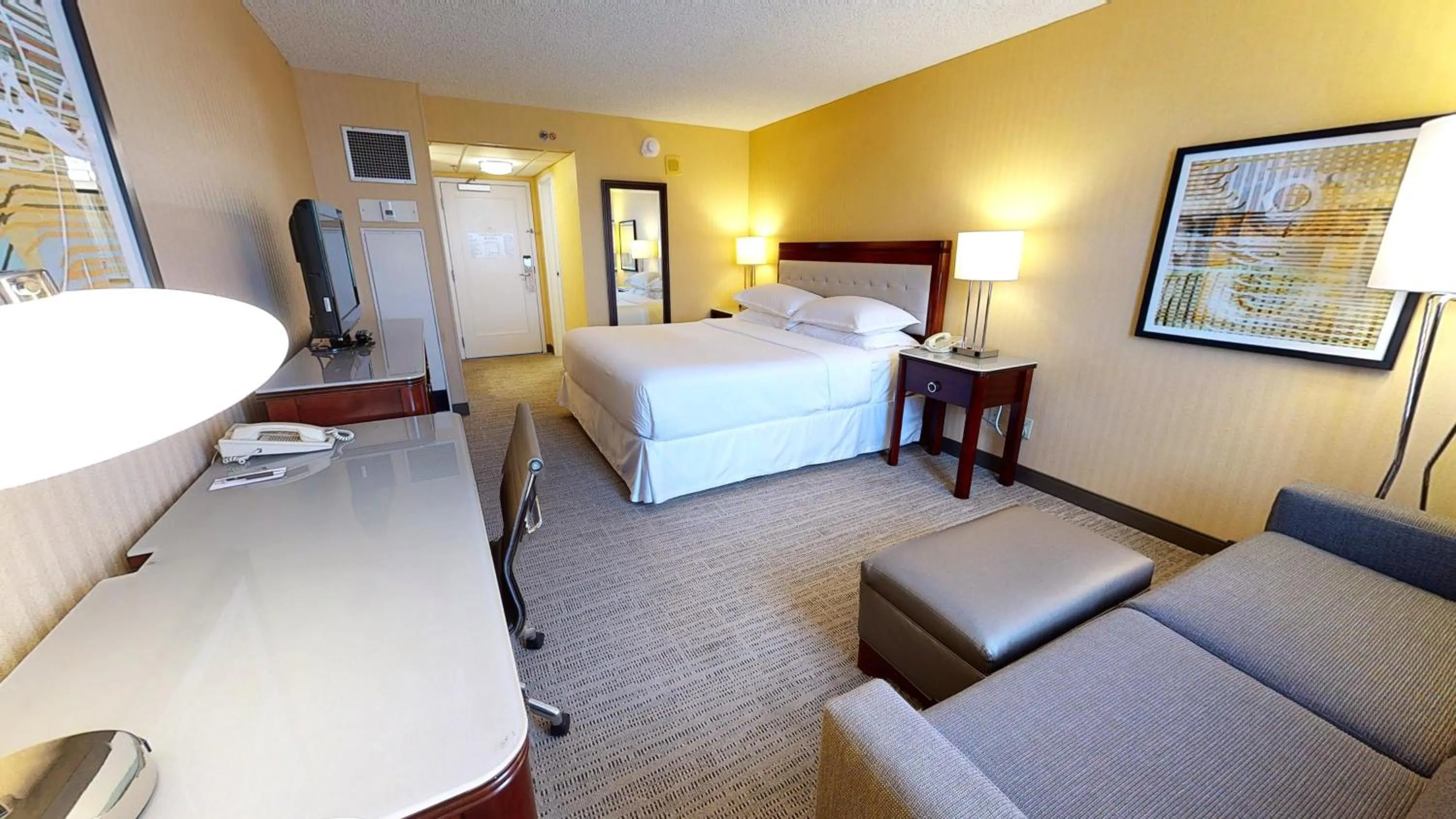 Bedroom, Bed in Sheraton West Des Moines