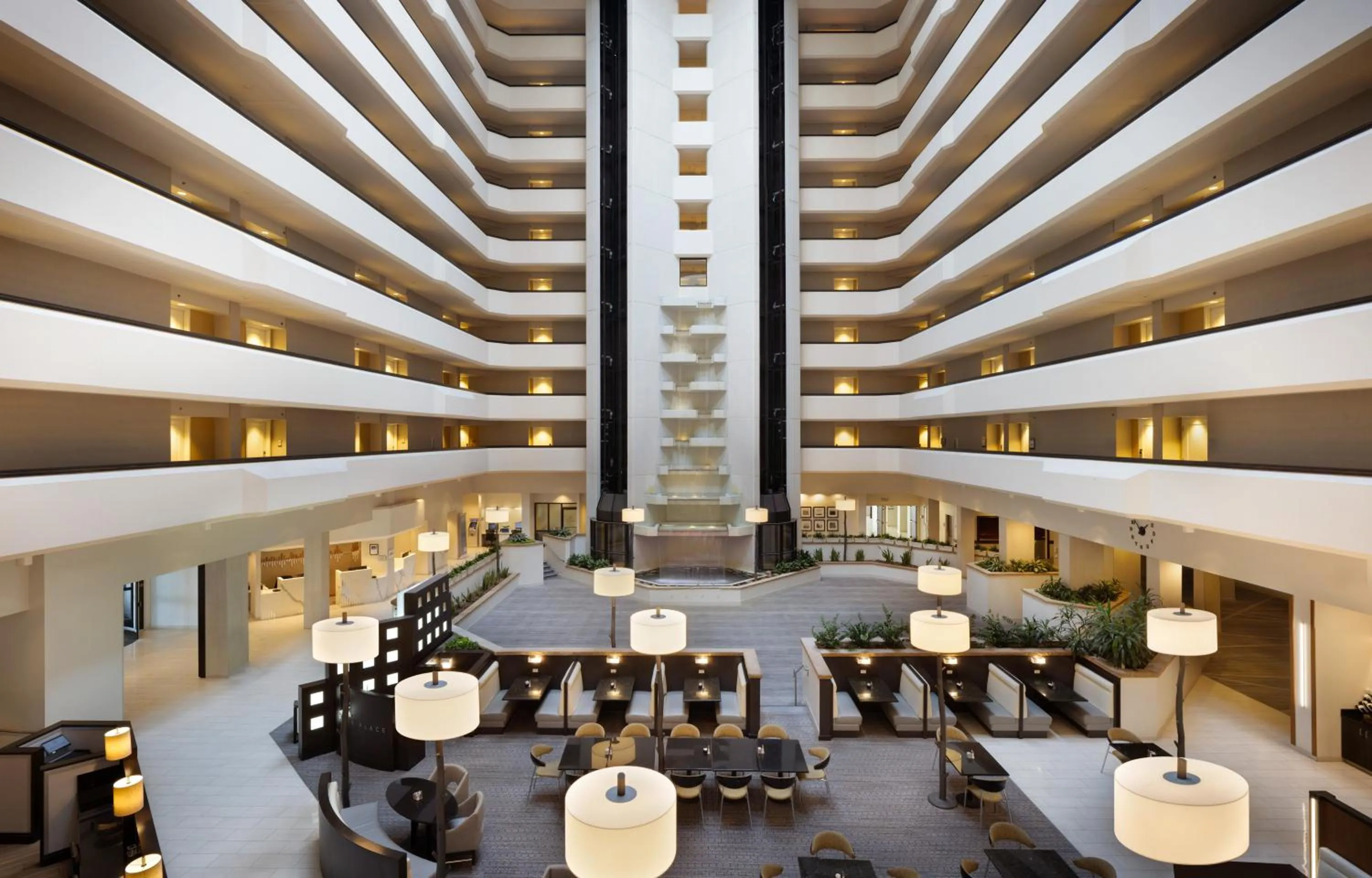 Lobby or reception in Sheraton West Des Moines