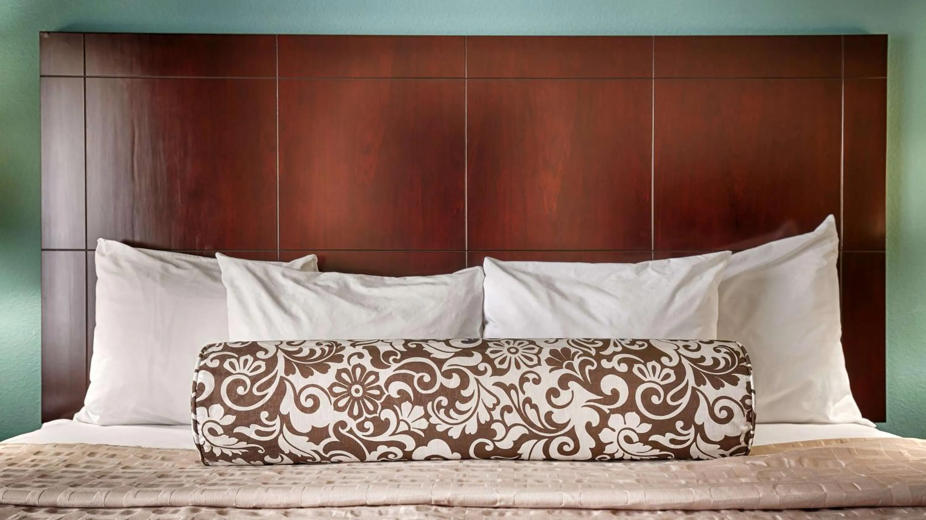 Photo of the whole room, Bed in Best Western Plus Katy Inn & Suites