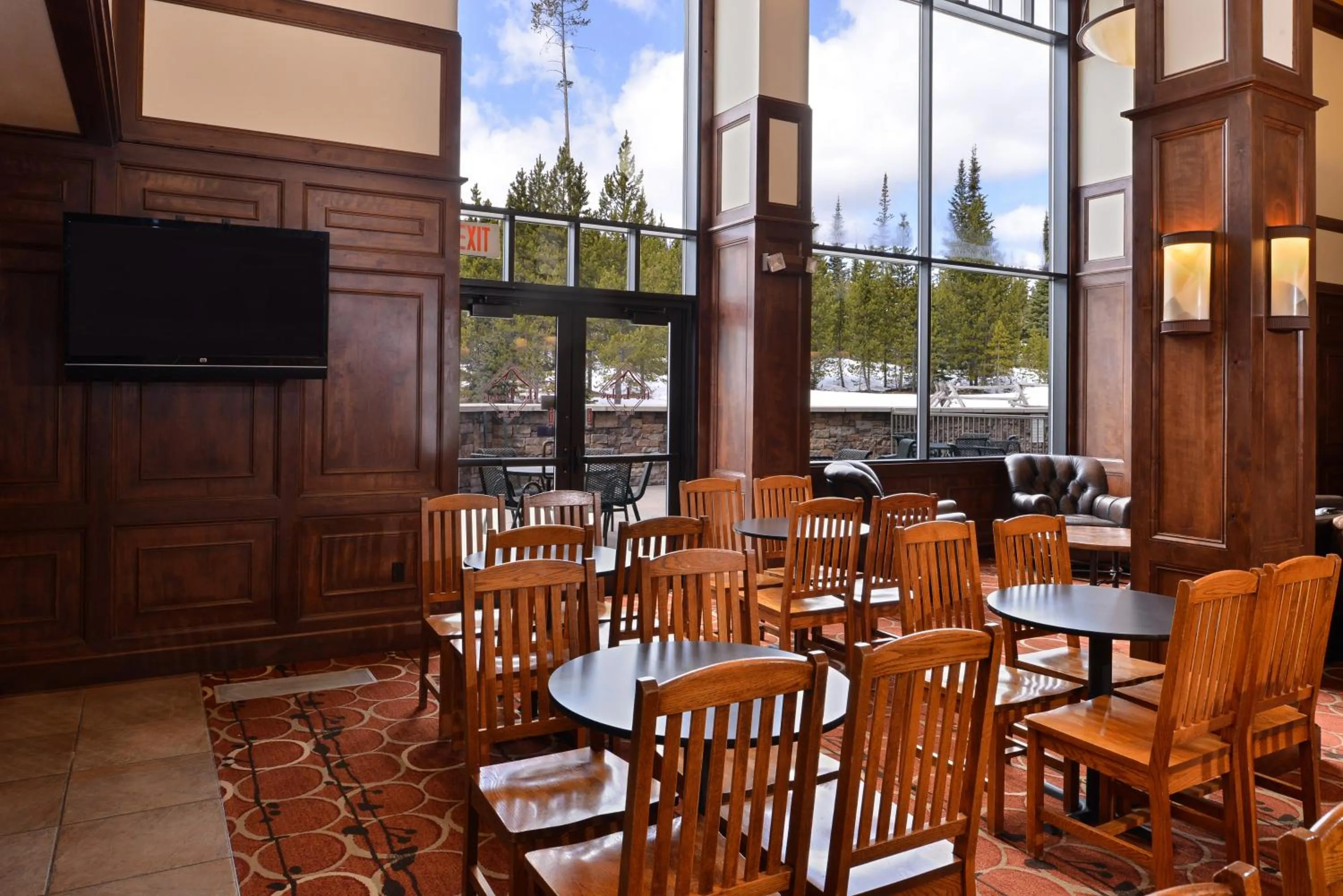 Communal lounge/ TV room in The Lodge at Big Sky