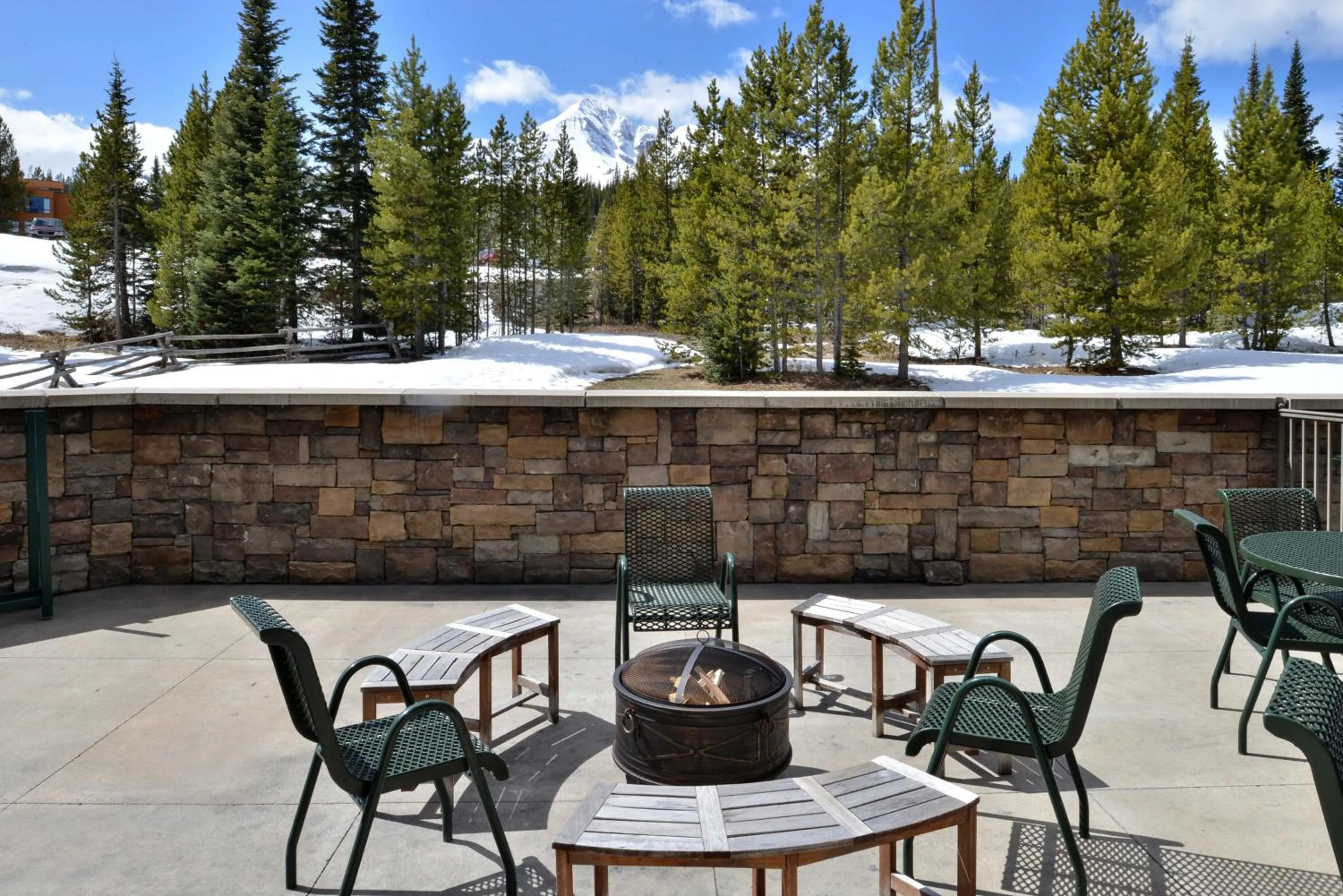Seating area in The Lodge at Big Sky