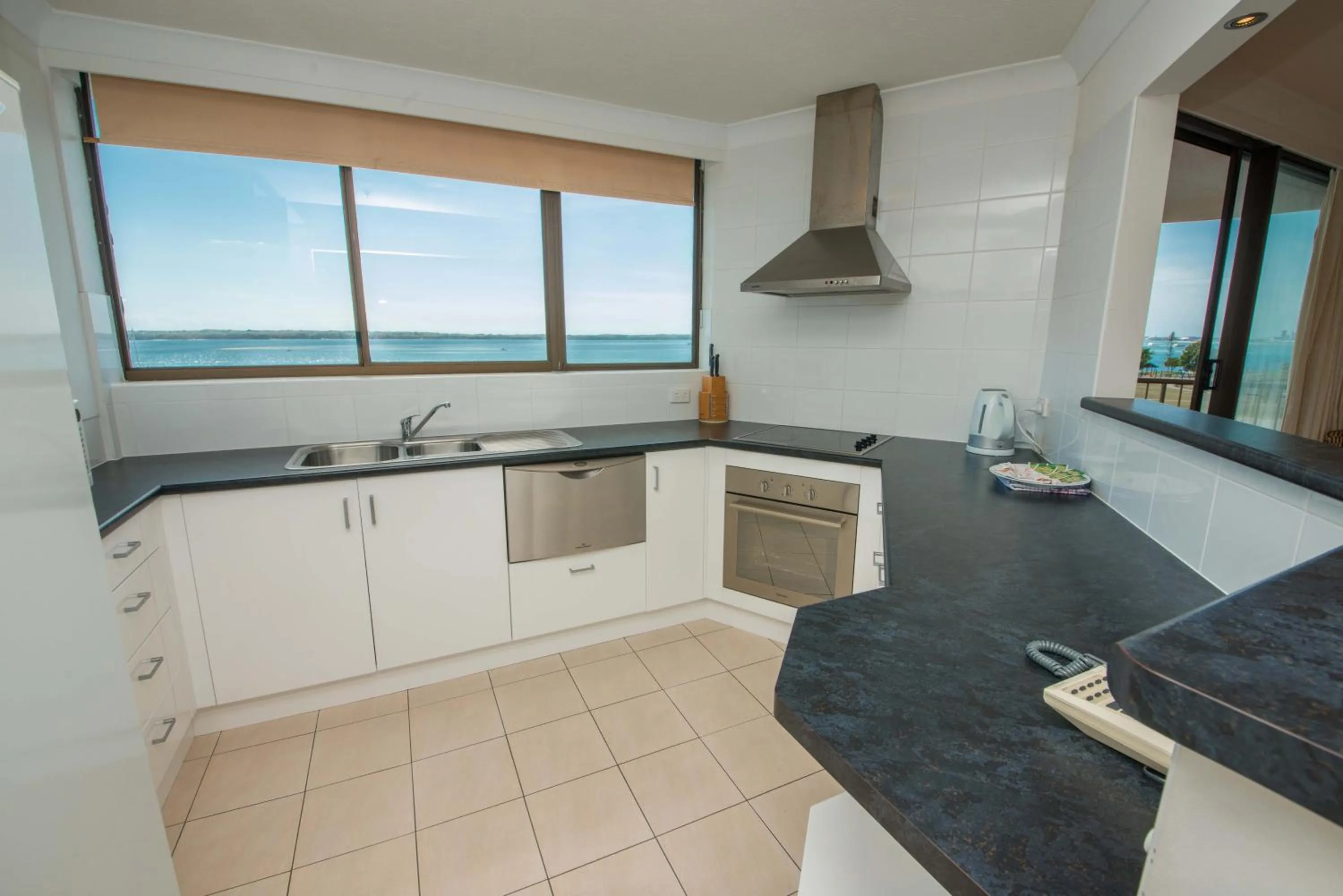 Kitchen or kitchenette in Broadwater Shores Waterfront Apartments