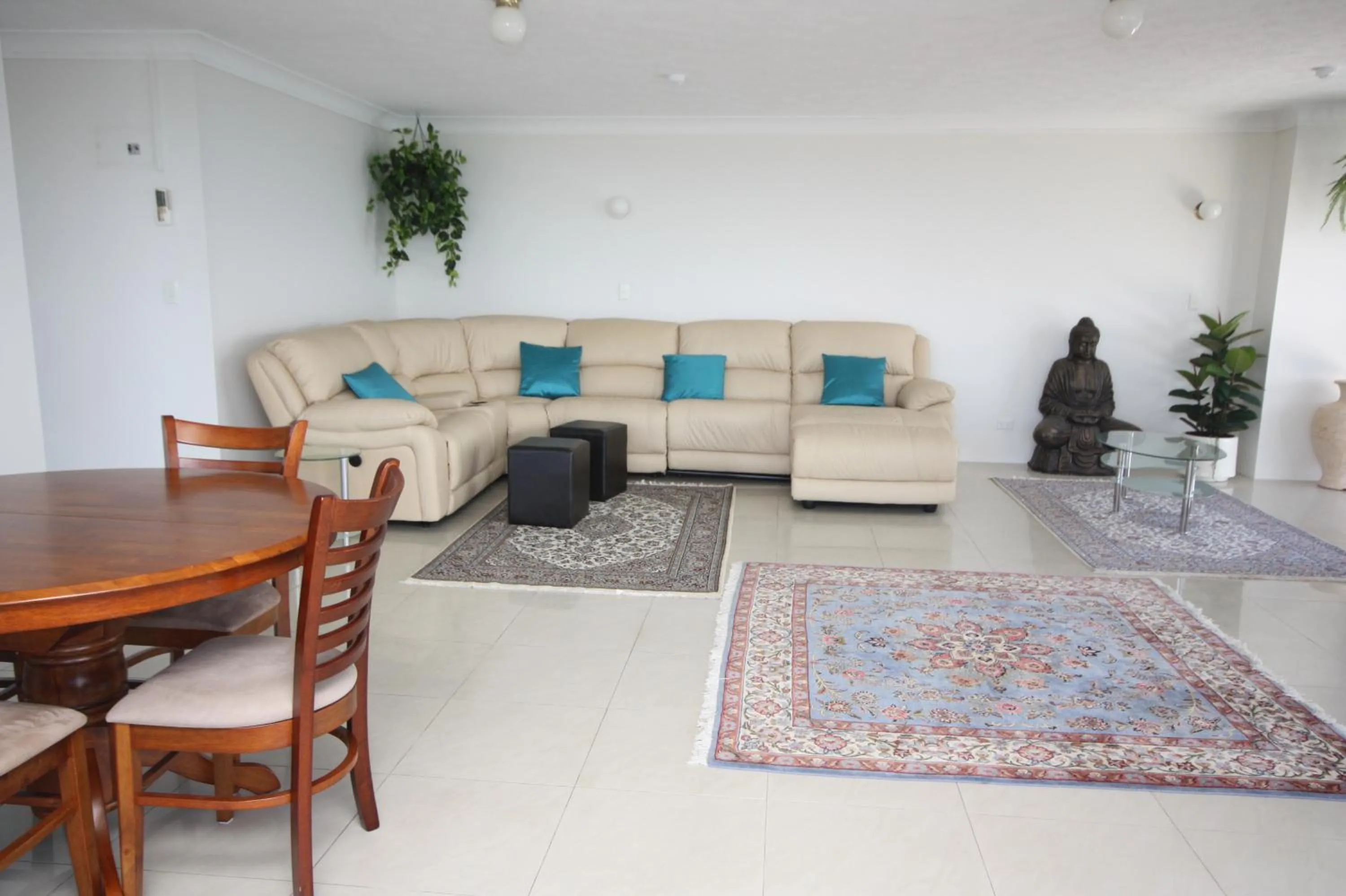 Living room in Broadwater Shores Waterfront Apartments