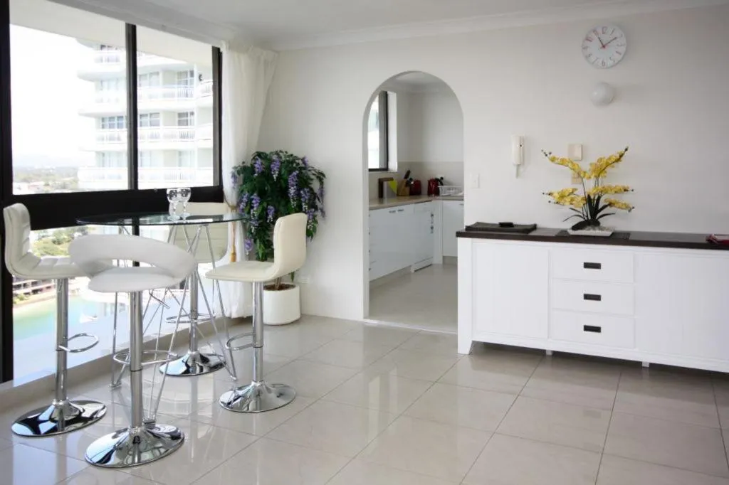 Kitchen or kitchenette in Broadwater Shores Waterfront Apartments
