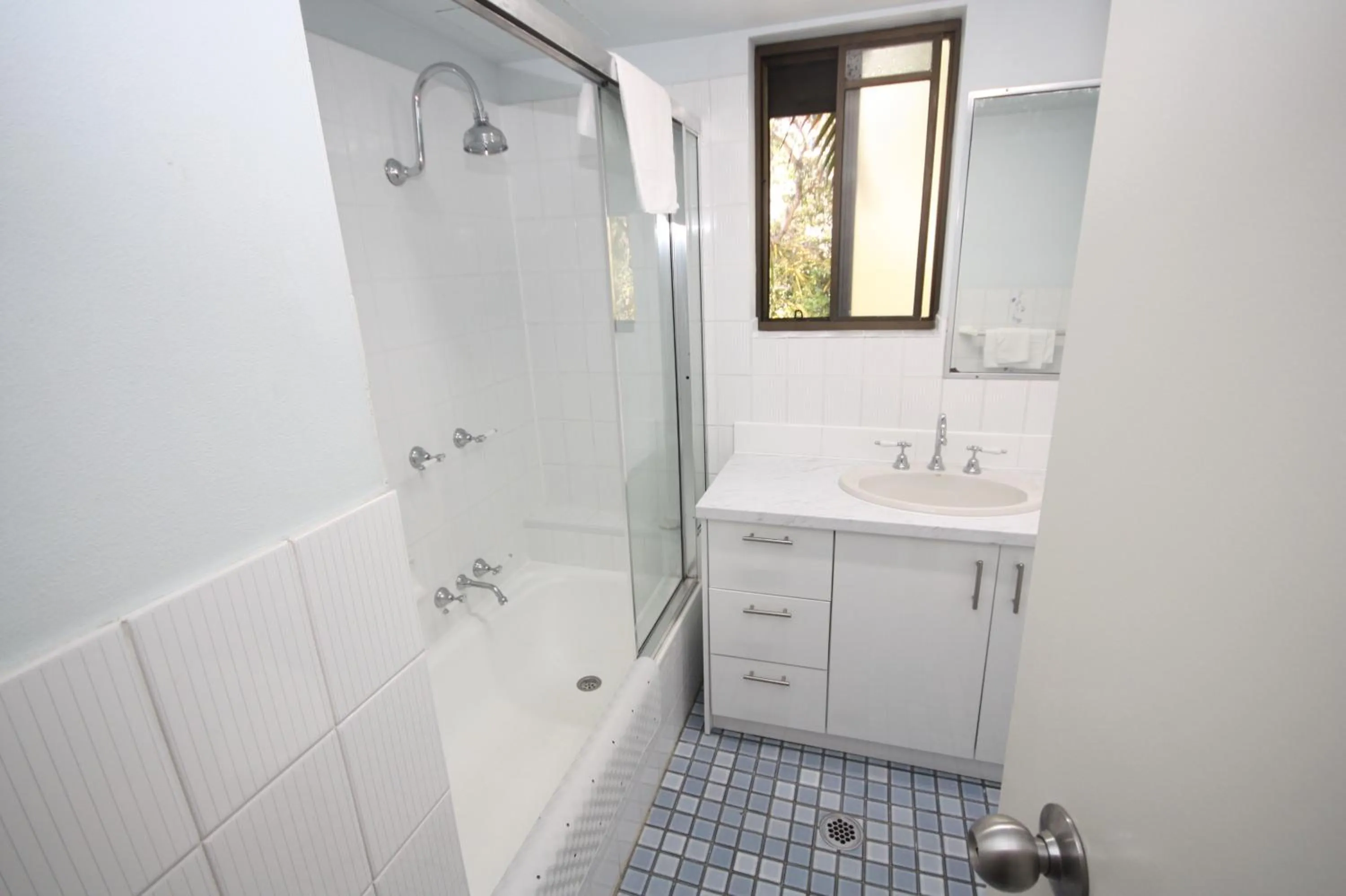 Shower in Broadwater Shores Waterfront Apartments