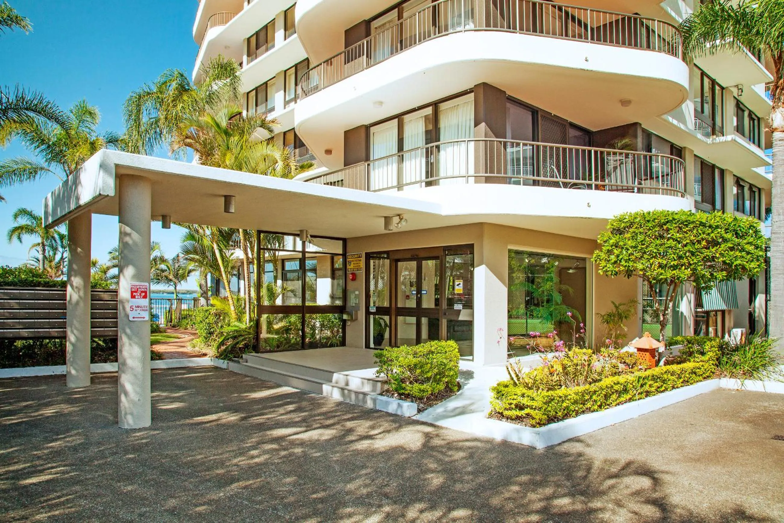 Property building in Broadwater Shores Waterfront Apartments