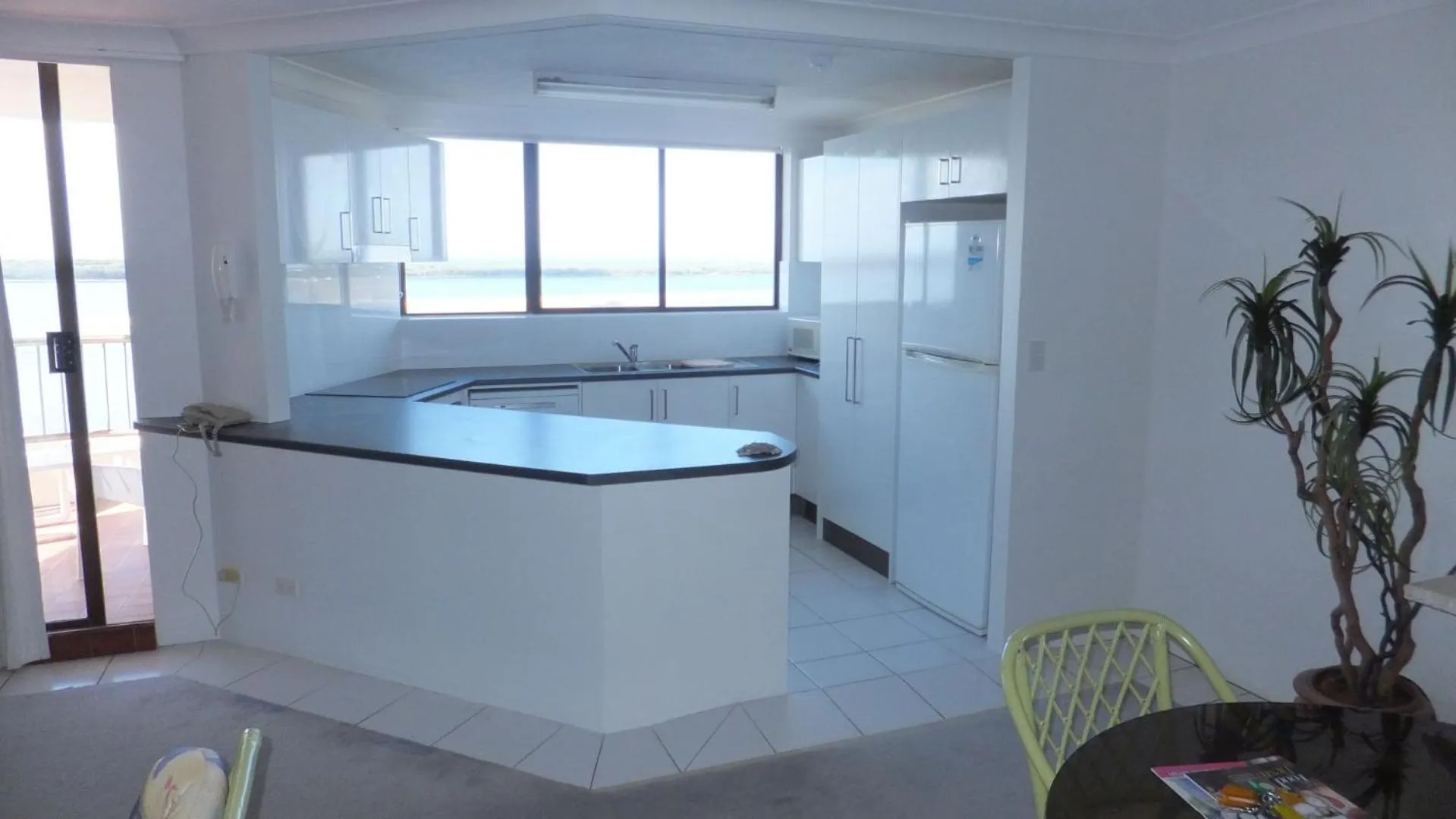 Kitchen or kitchenette in Broadwater Shores Waterfront Apartments
