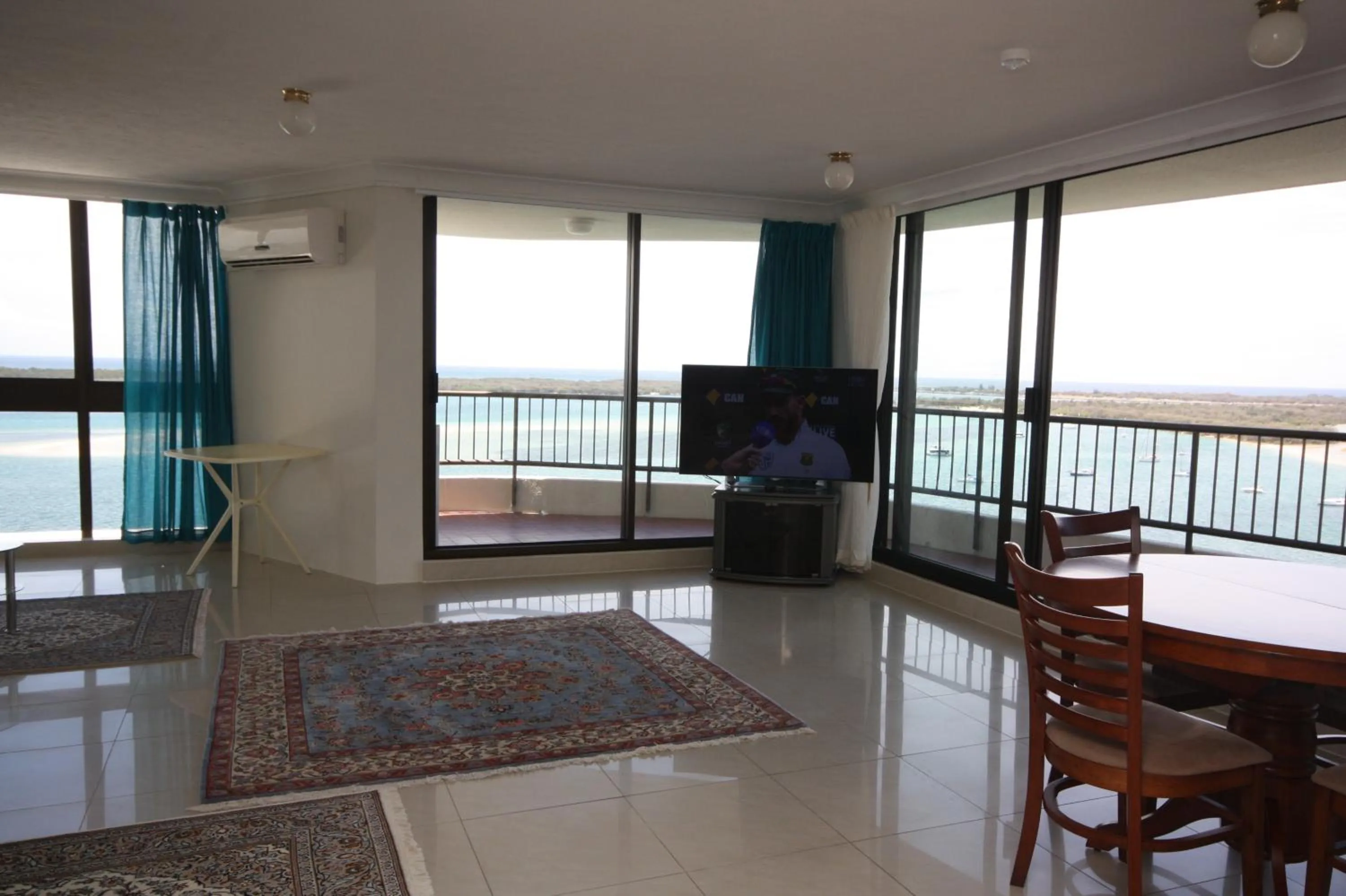Living room in Broadwater Shores Waterfront Apartments