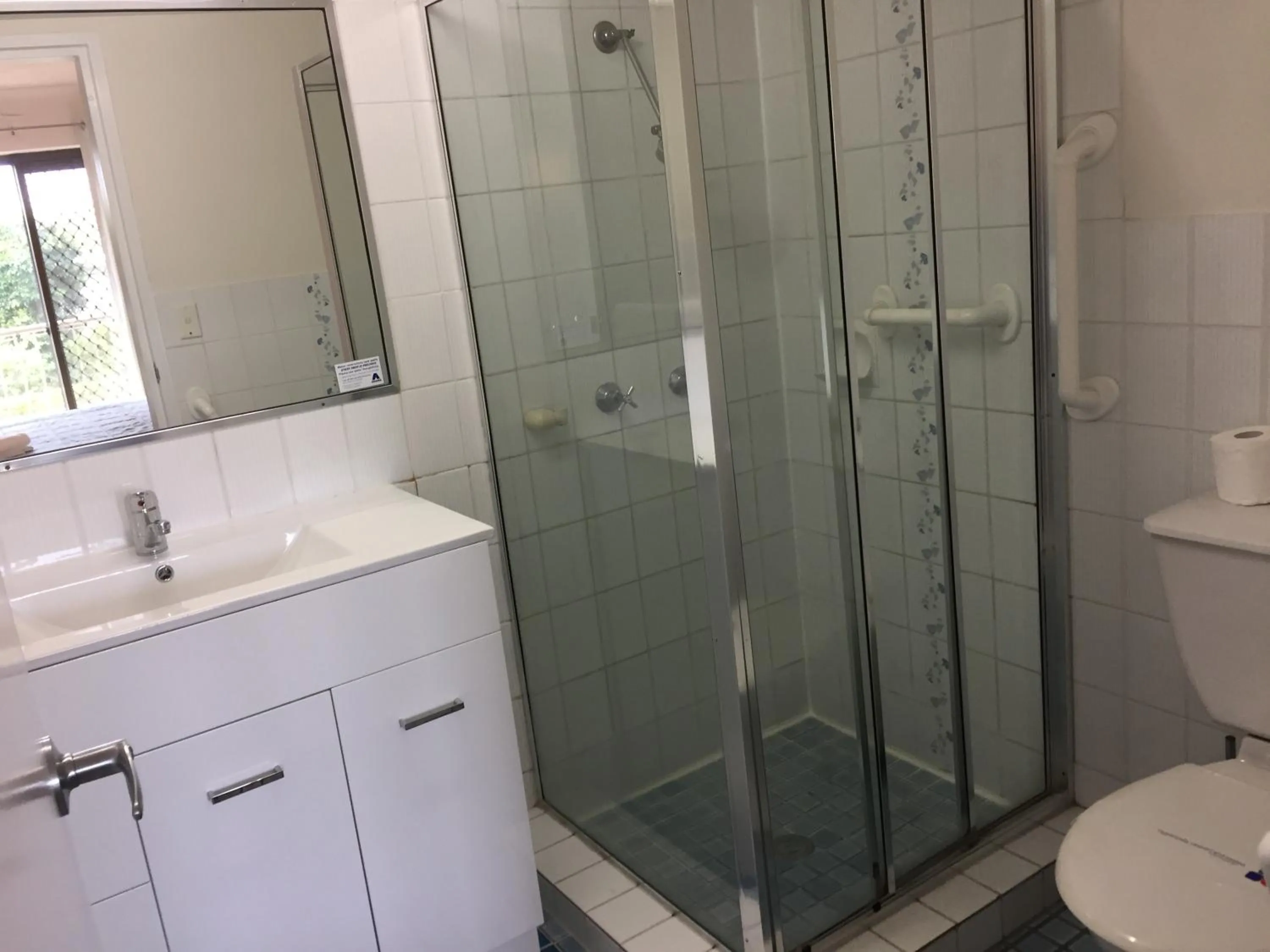 Shower in Broadwater Shores Waterfront Apartments