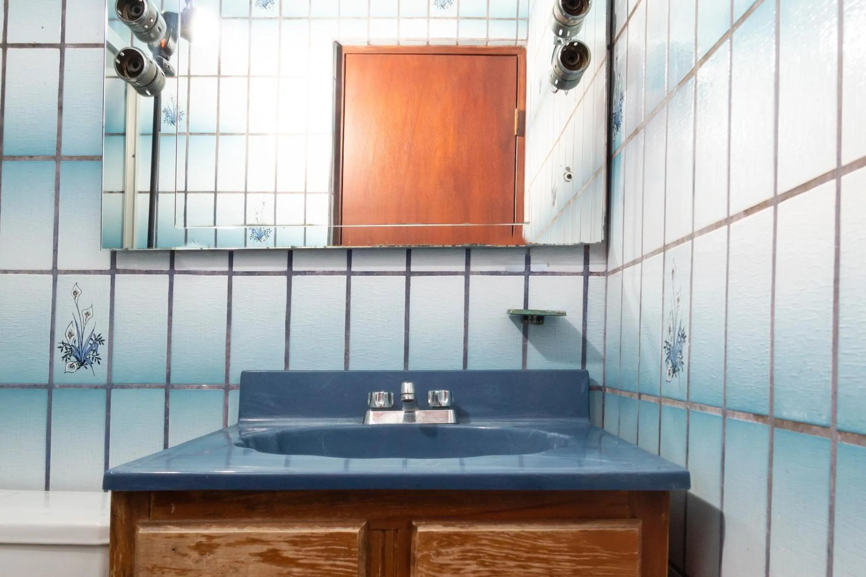 Bathroom, Kitchen/Kitchenette in OYO Hotel Hacienda Don Luis, Rosarito