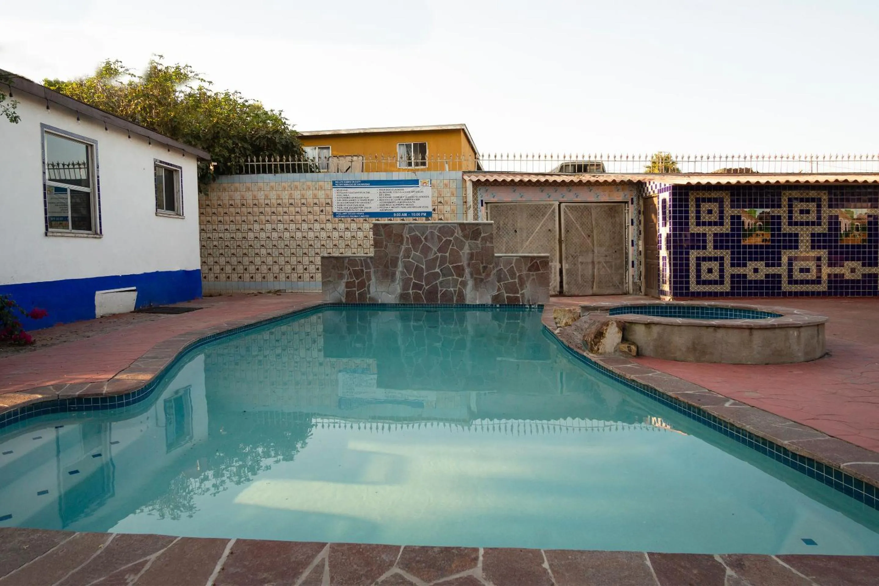 Swimming Pool in OYO Hotel Hacienda Don Luis, Rosarito