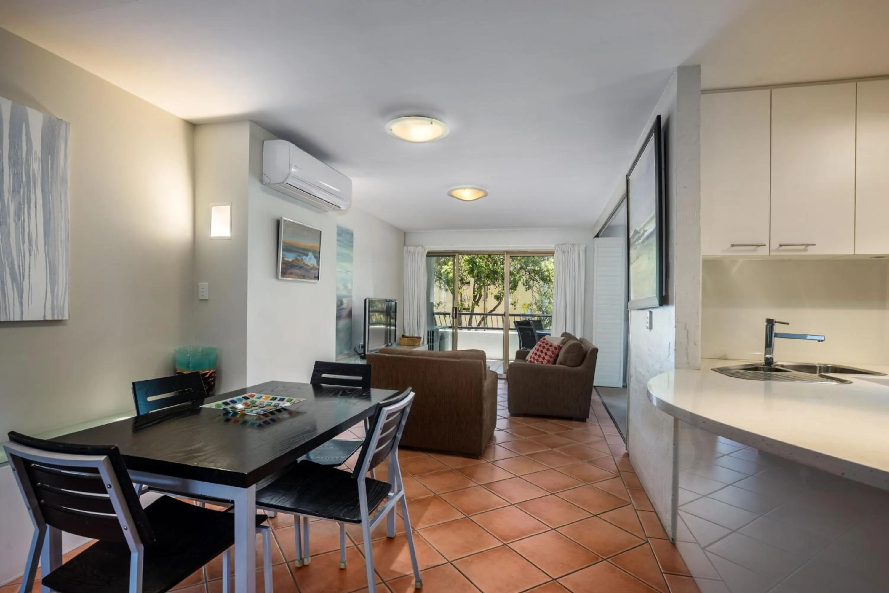 Dining area in Saks on Hastings