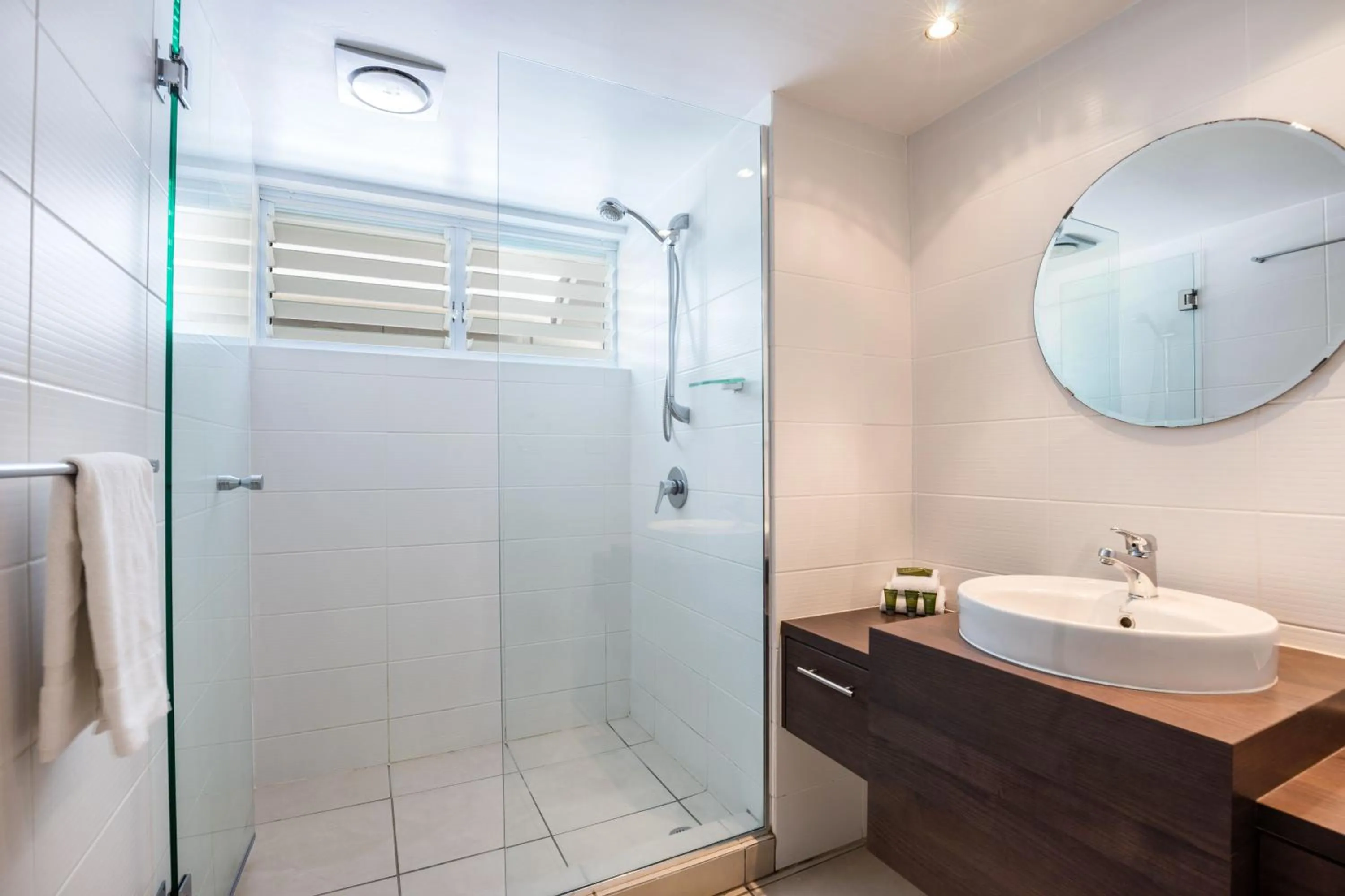 Bathroom in Saks on Hastings