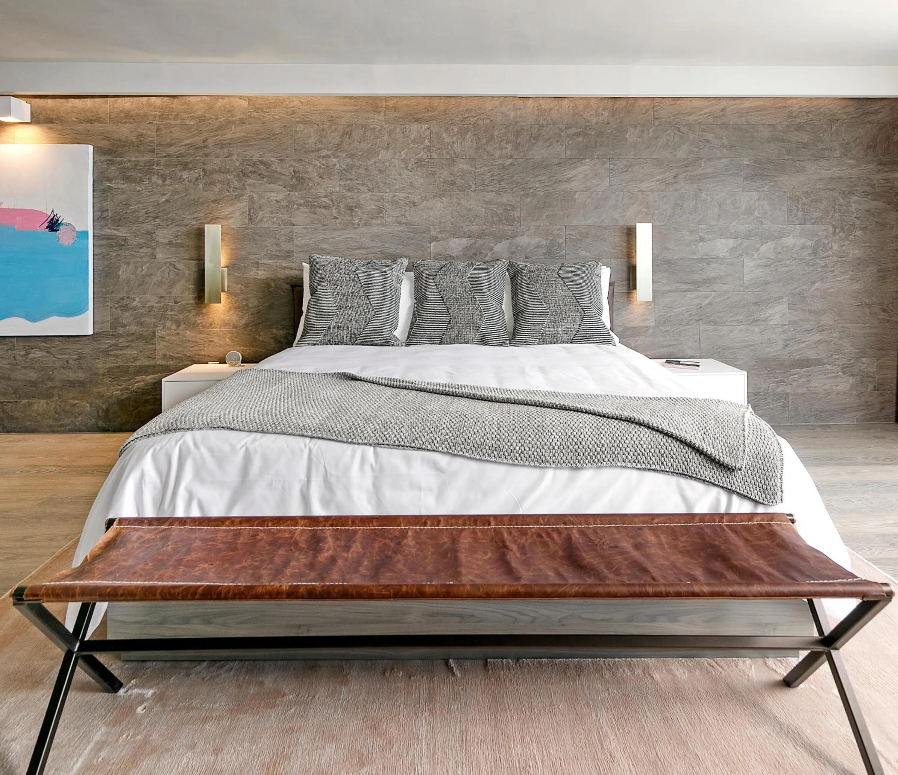 Bed in La Jolla Cove Suites