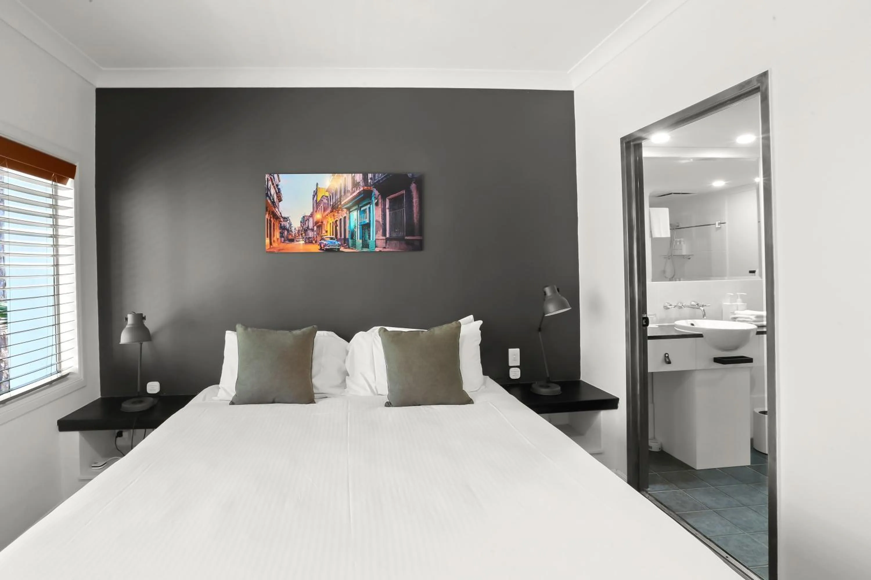 Bedroom, Bed in Alamanda Palm Cove by Lancemore