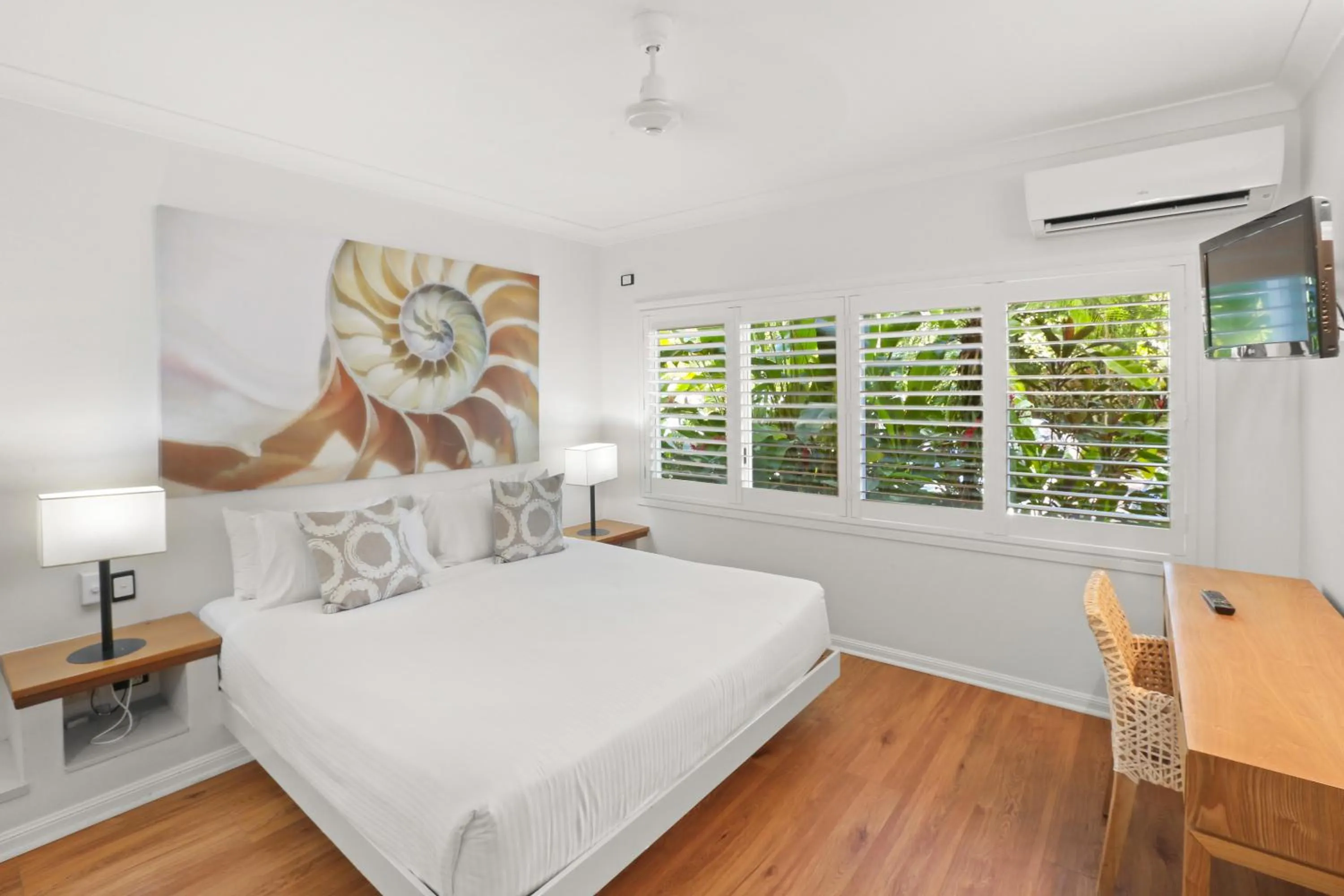 Bedroom, Bed in Alamanda Palm Cove by Lancemore