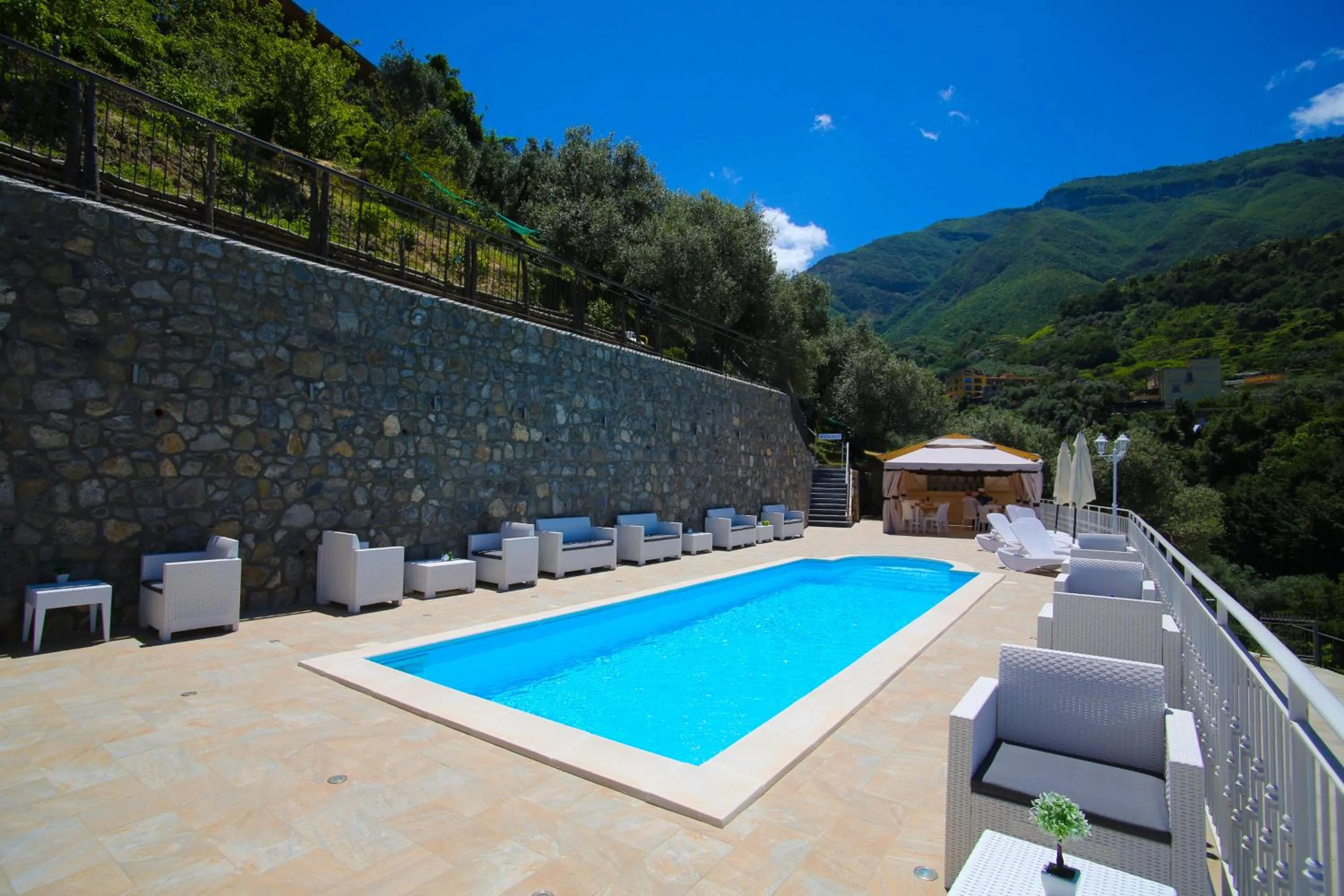 Swimming pool in B&B Villa Catiè