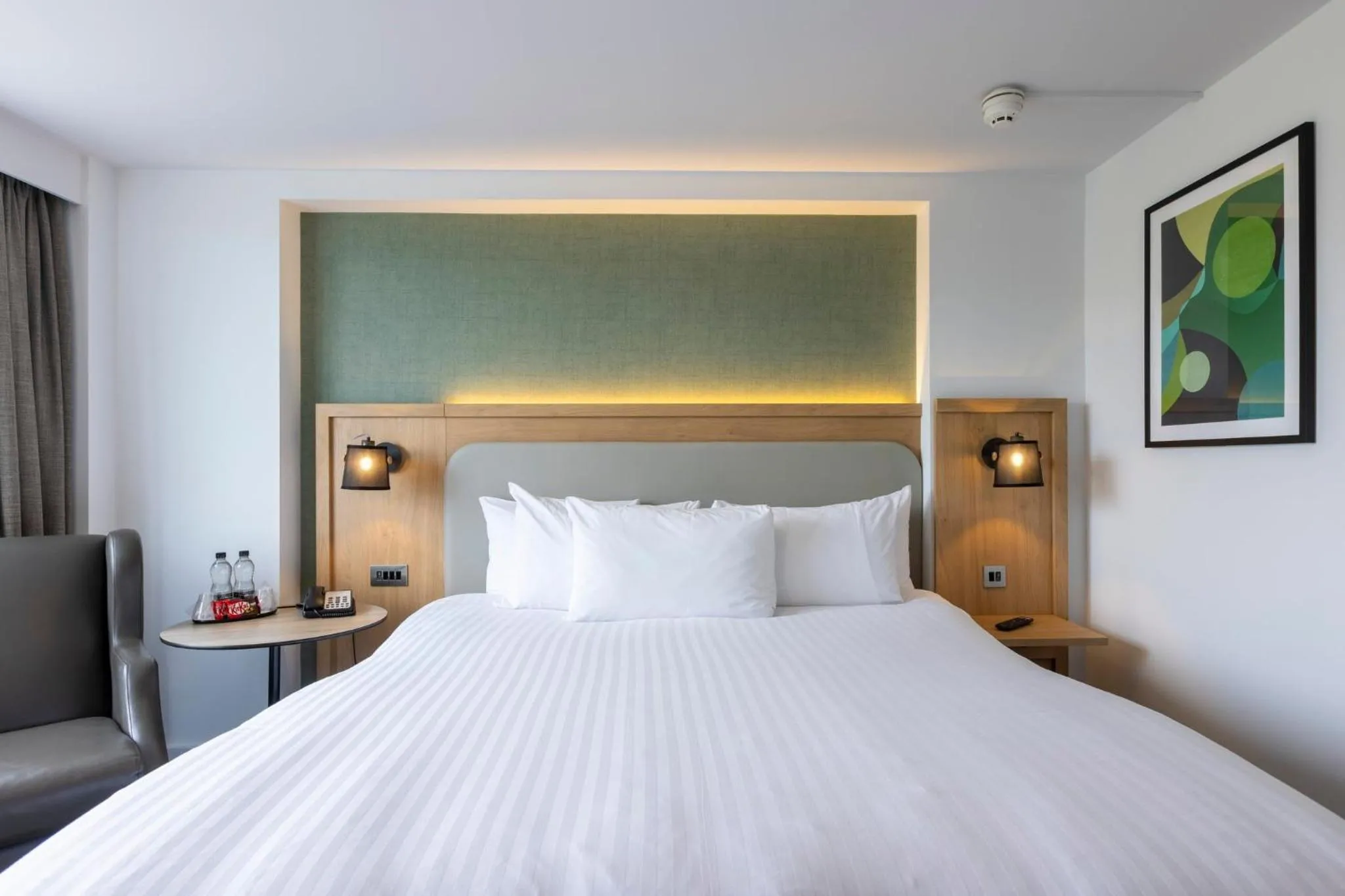 Photo of the whole room, Bed in Holiday Inn Milton Keynes Central by IHG