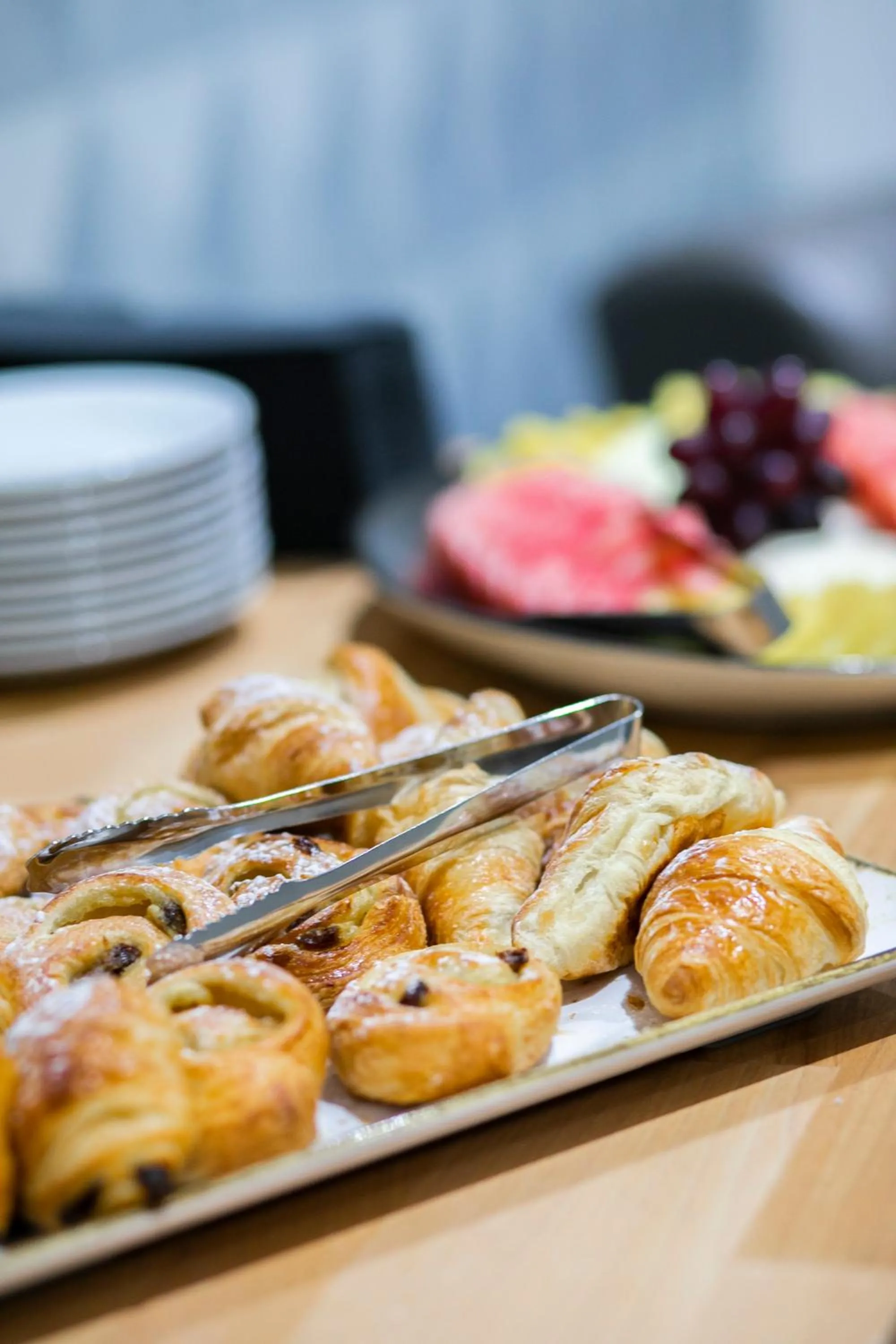 Breakfast in Holiday Inn Milton Keynes Central by IHG