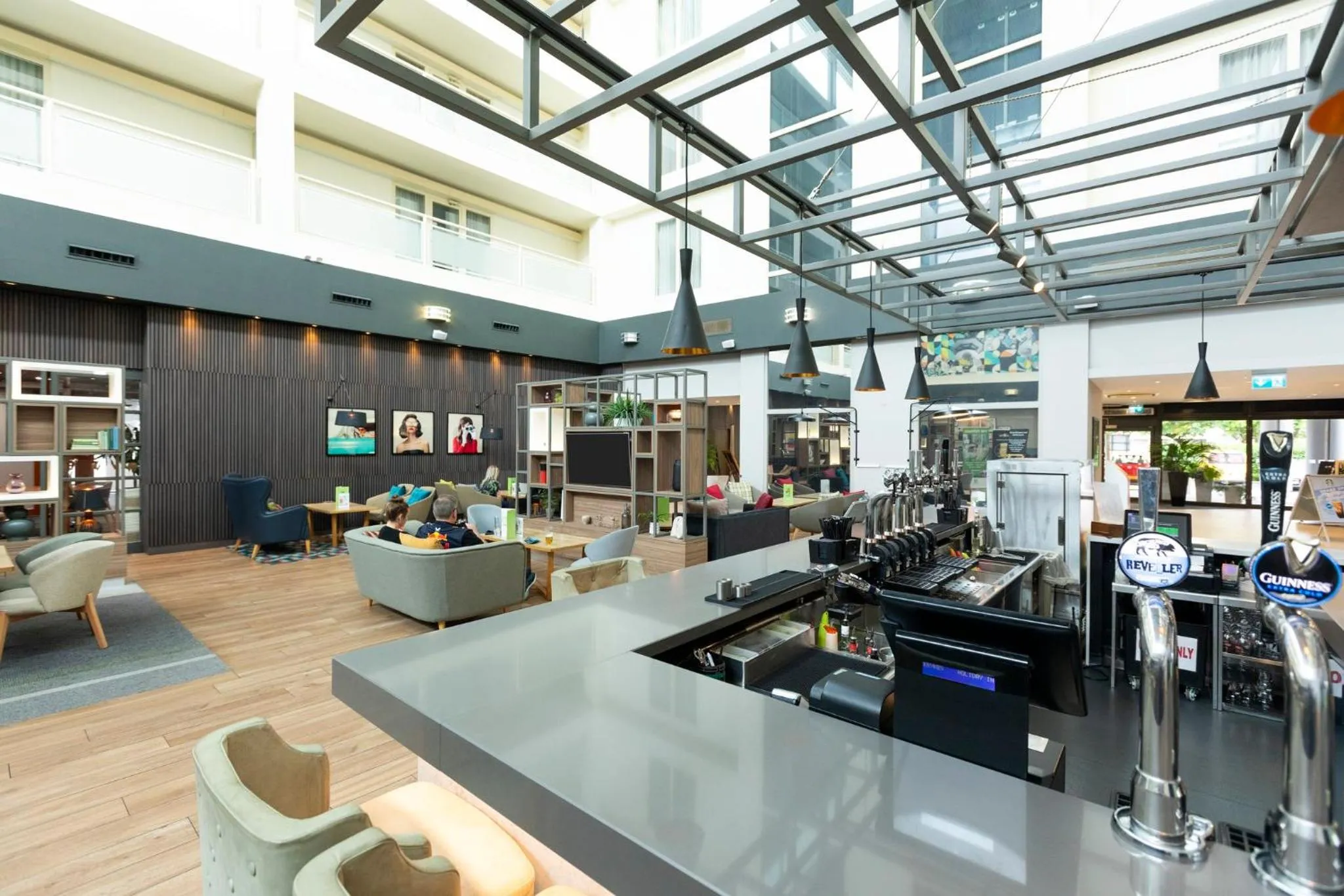 Lounge or bar in Holiday Inn Milton Keynes Central by IHG