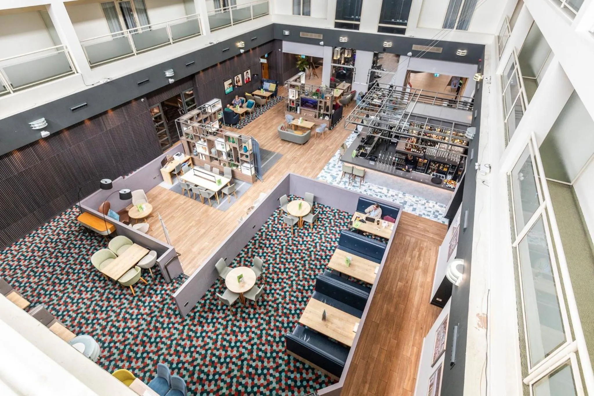 Lounge or bar in Holiday Inn Milton Keynes Central by IHG