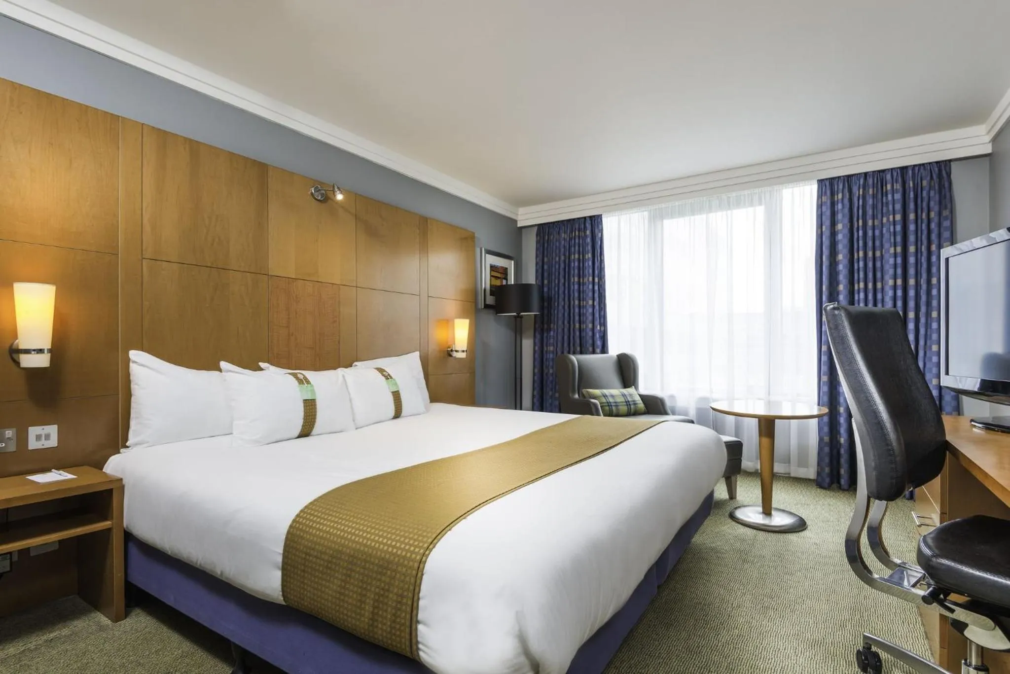 Photo of the whole room, Bed in Holiday Inn Milton Keynes Central by IHG