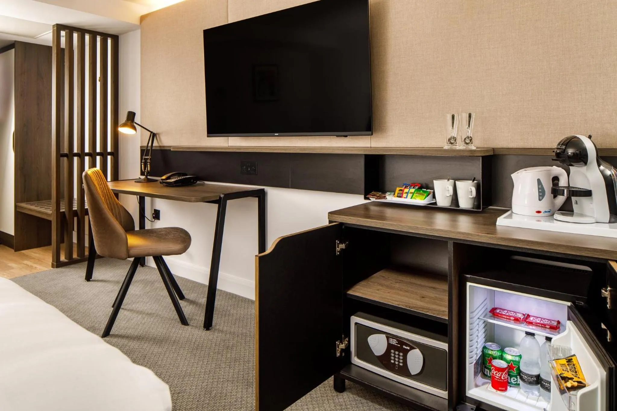 Photo of the whole room, Bed in Holiday Inn Milton Keynes Central by IHG