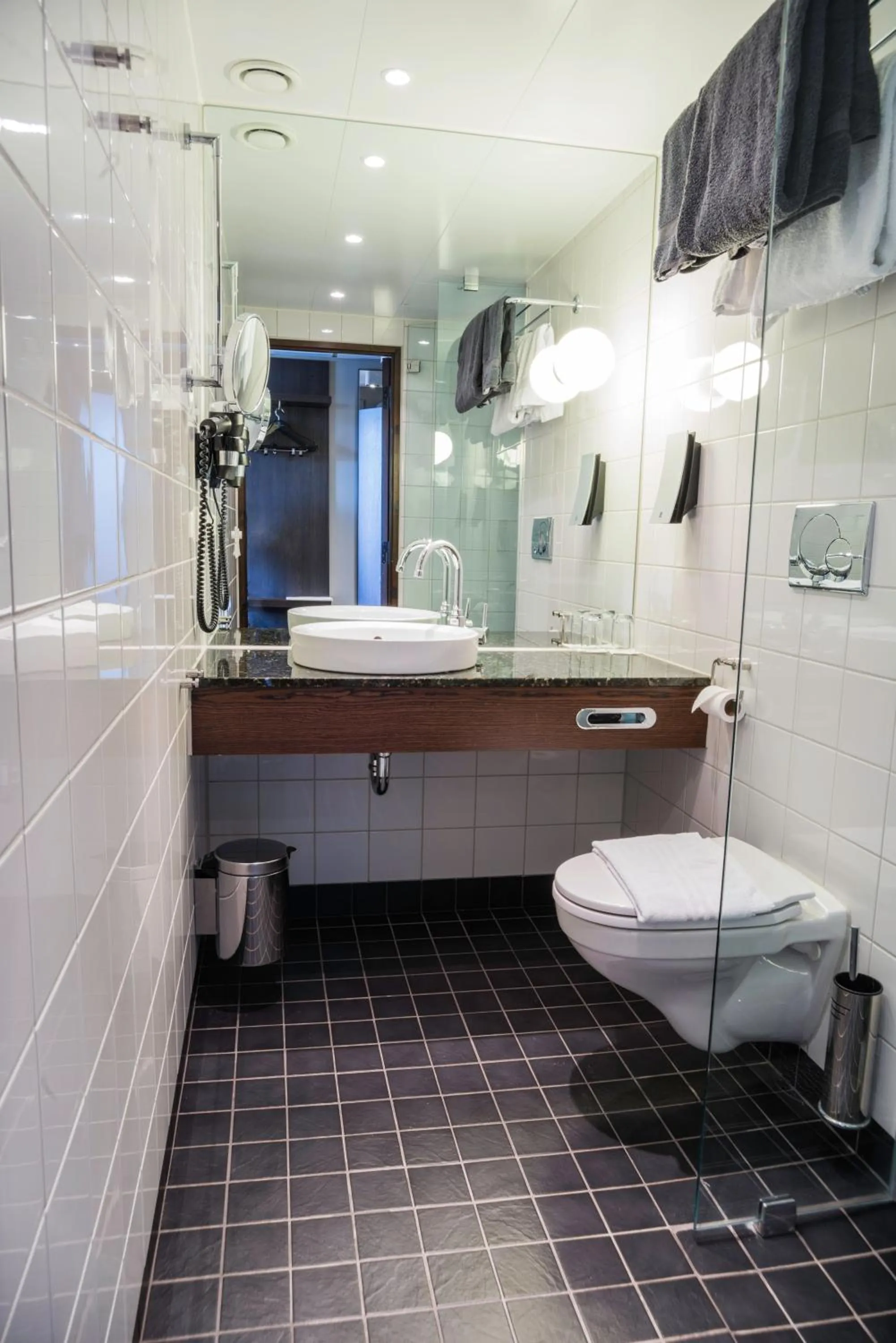 Shower in Clarion Hotel Post