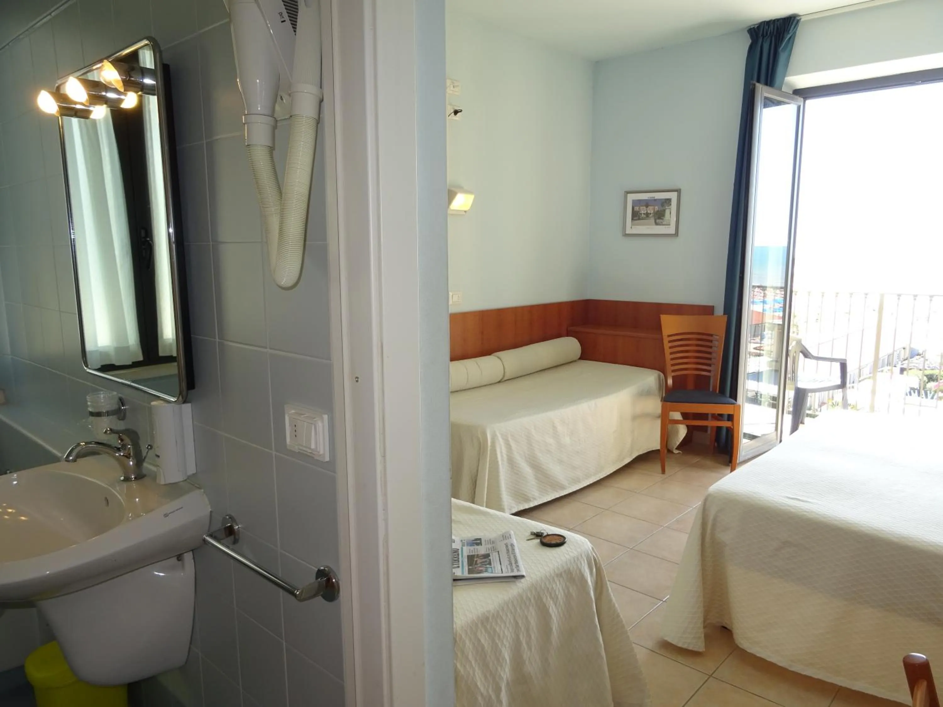 Bathroom, Bed in Hotel Sole E Mare