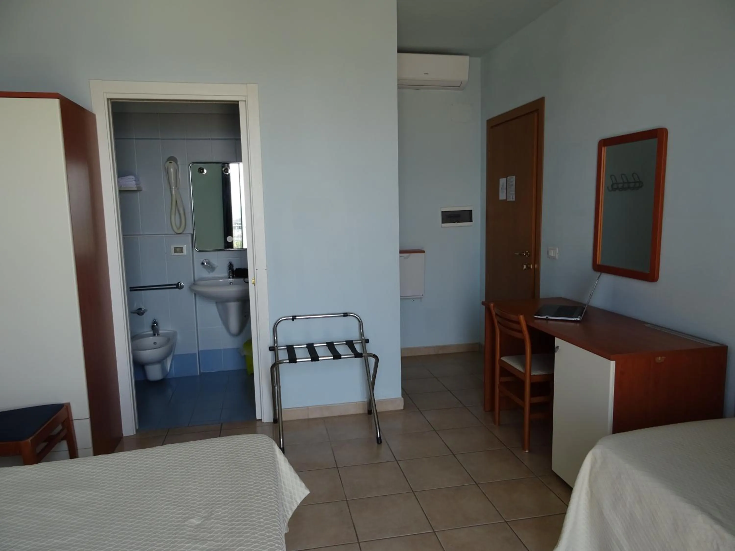 Bathroom, Bed in Hotel Sole E Mare