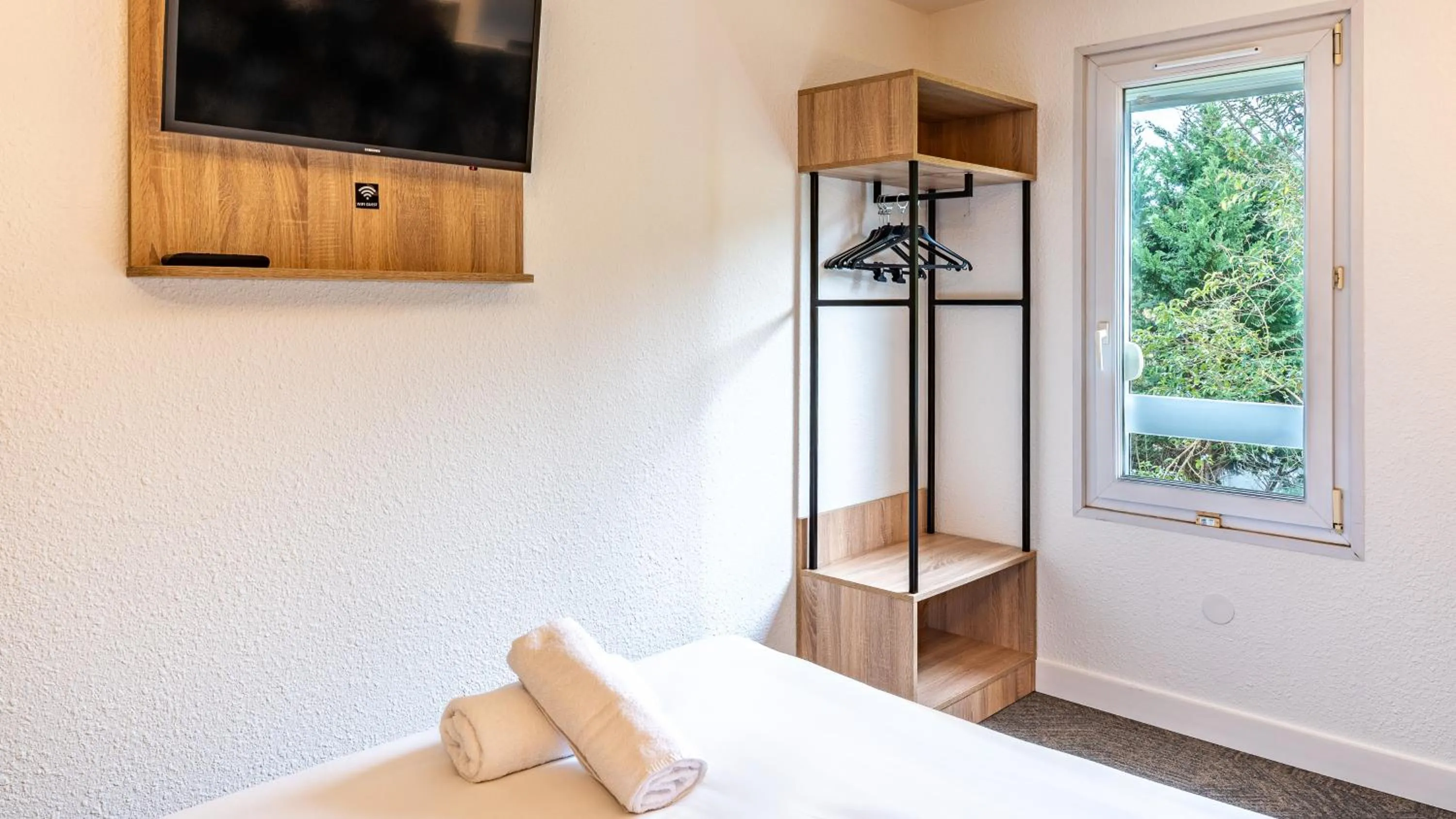 TV and multimedia, Bed in Quick Palace Anglet