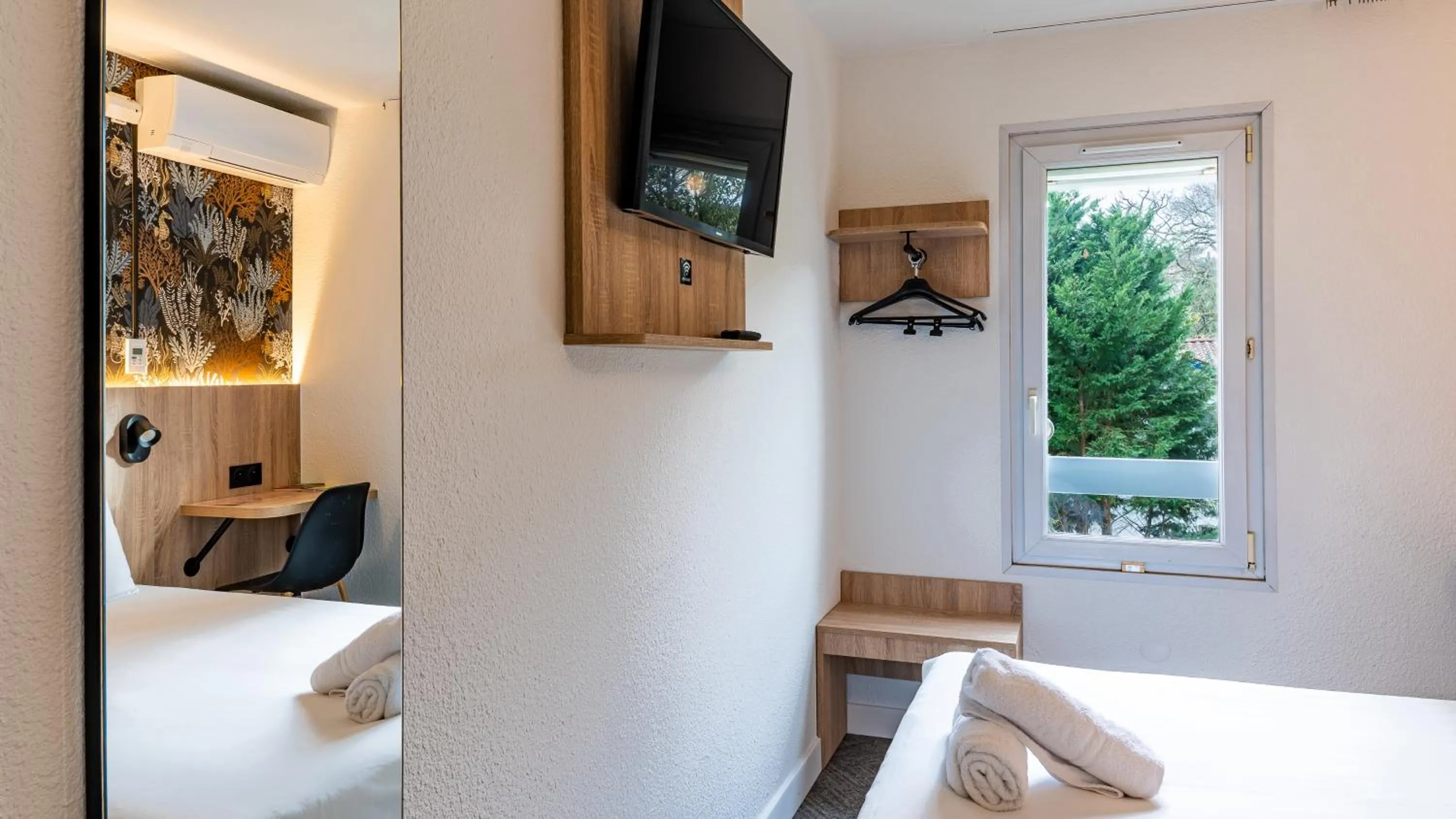 TV and multimedia, Bed in Quick Palace Anglet