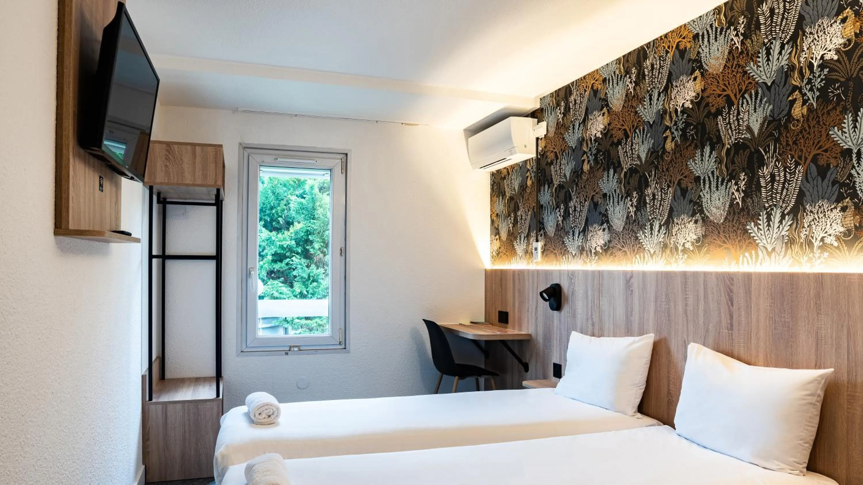 Bed in Quick Palace Anglet