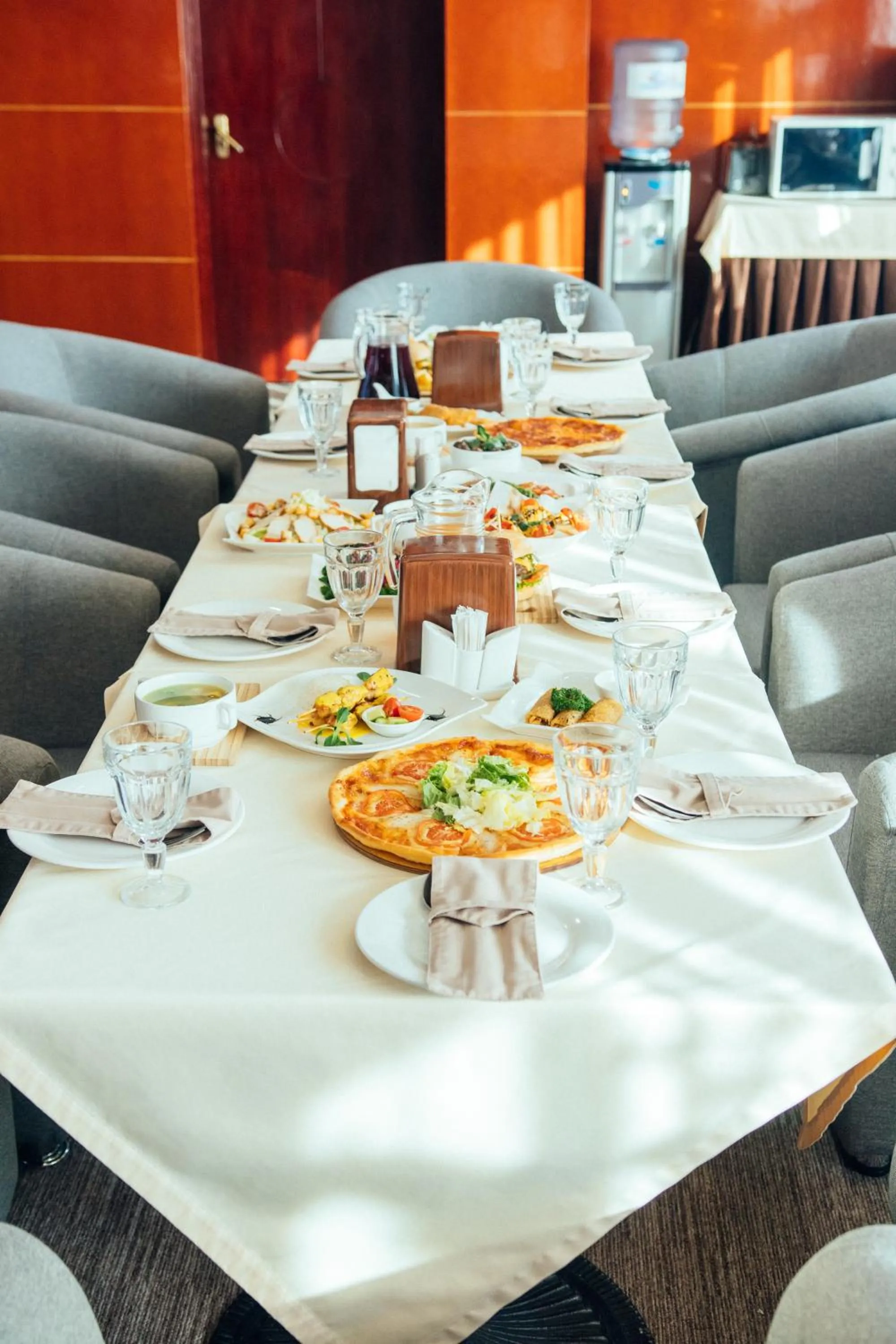 Restaurant/places to eat in Renion Residence Hotel